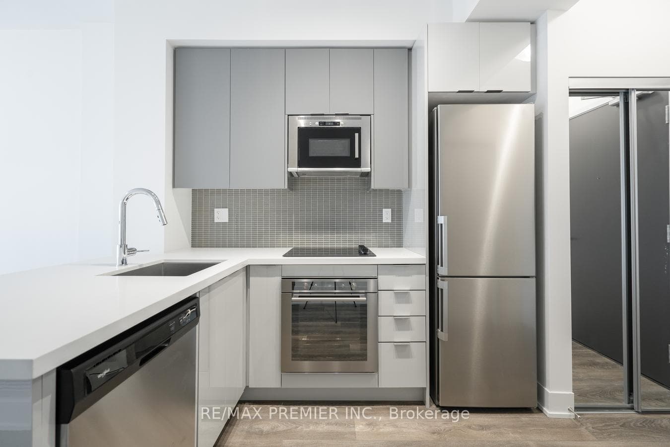 2916 Highway 7 Road Unit 310 photo 6