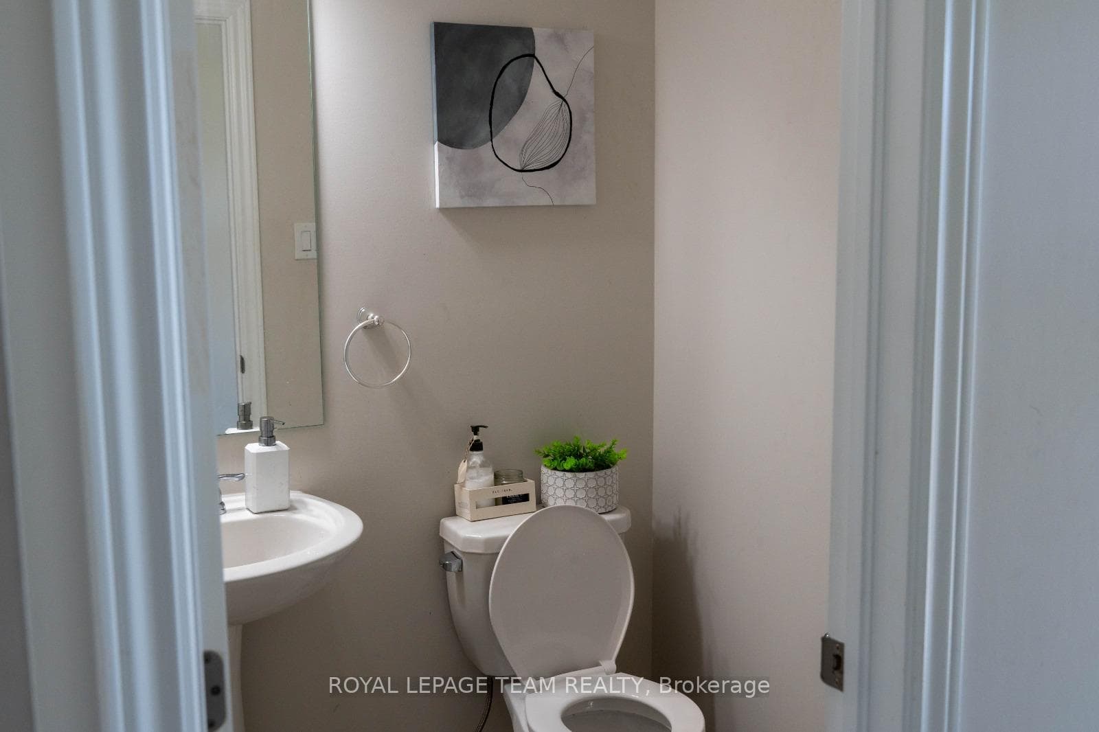 507 Catleaf Row photo 4