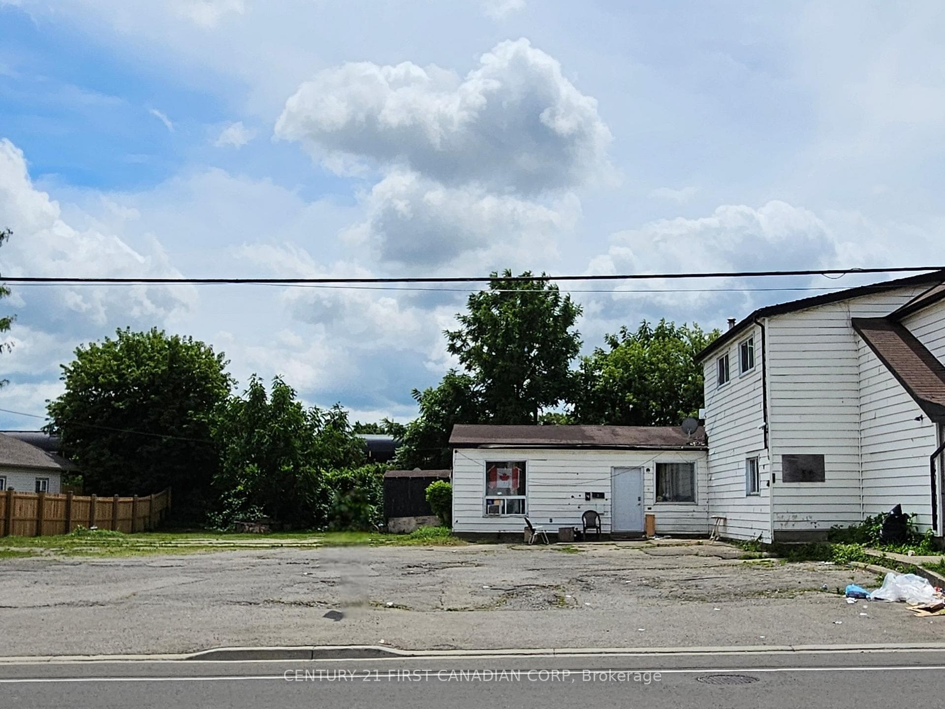 1085 Brydges Street photo 5