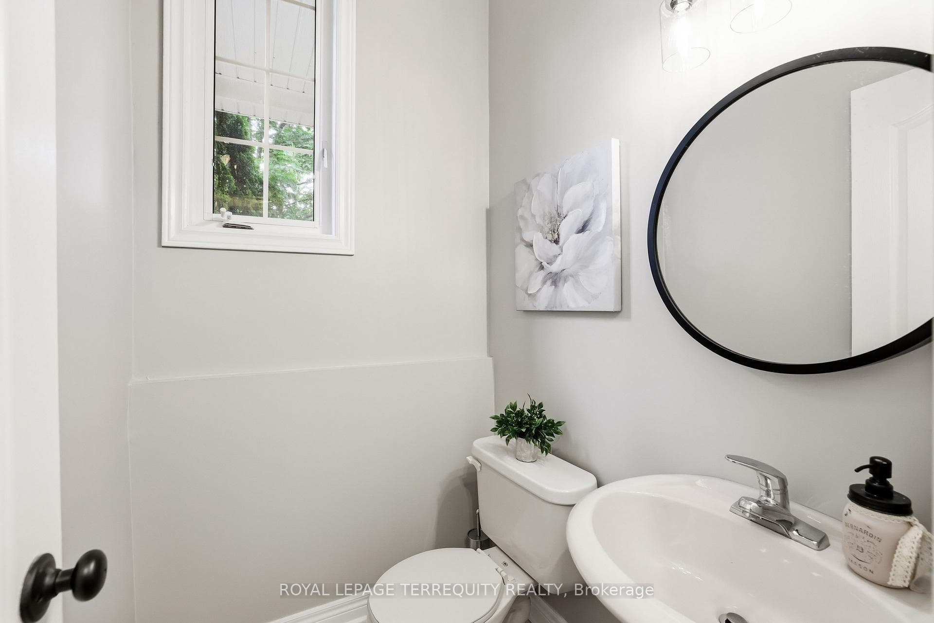 8 Sinden Drive photo 24