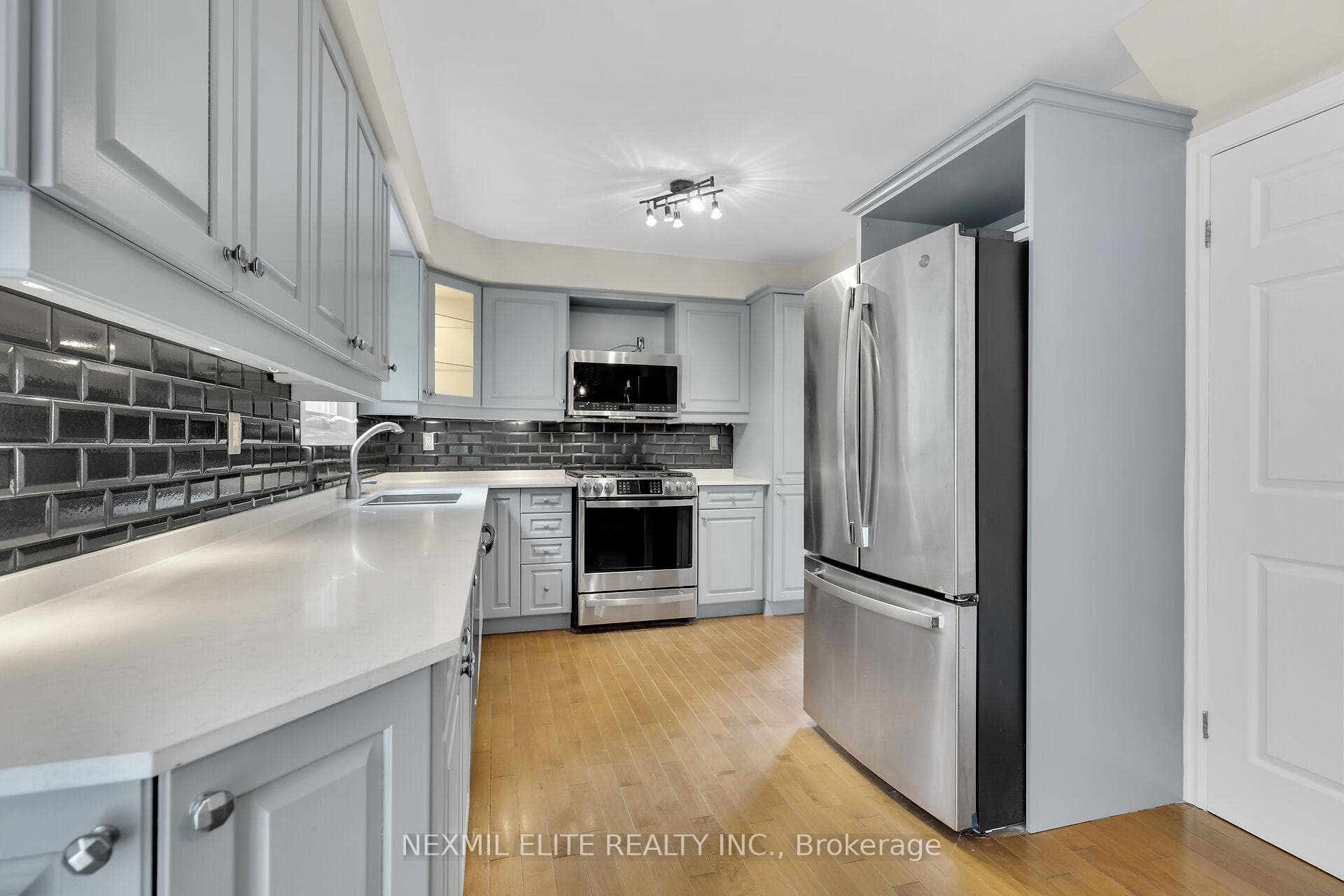 68 Fox Hollow Crescent photo 7