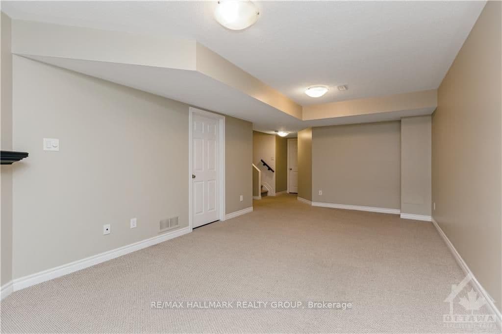 239 HUNTERBROOK Street photo 26