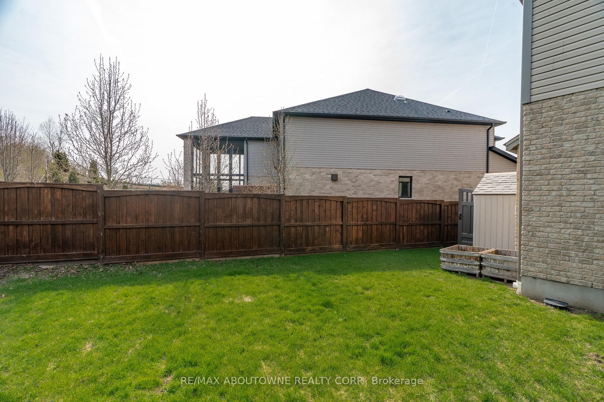 305 Gosling Gardens photo 43