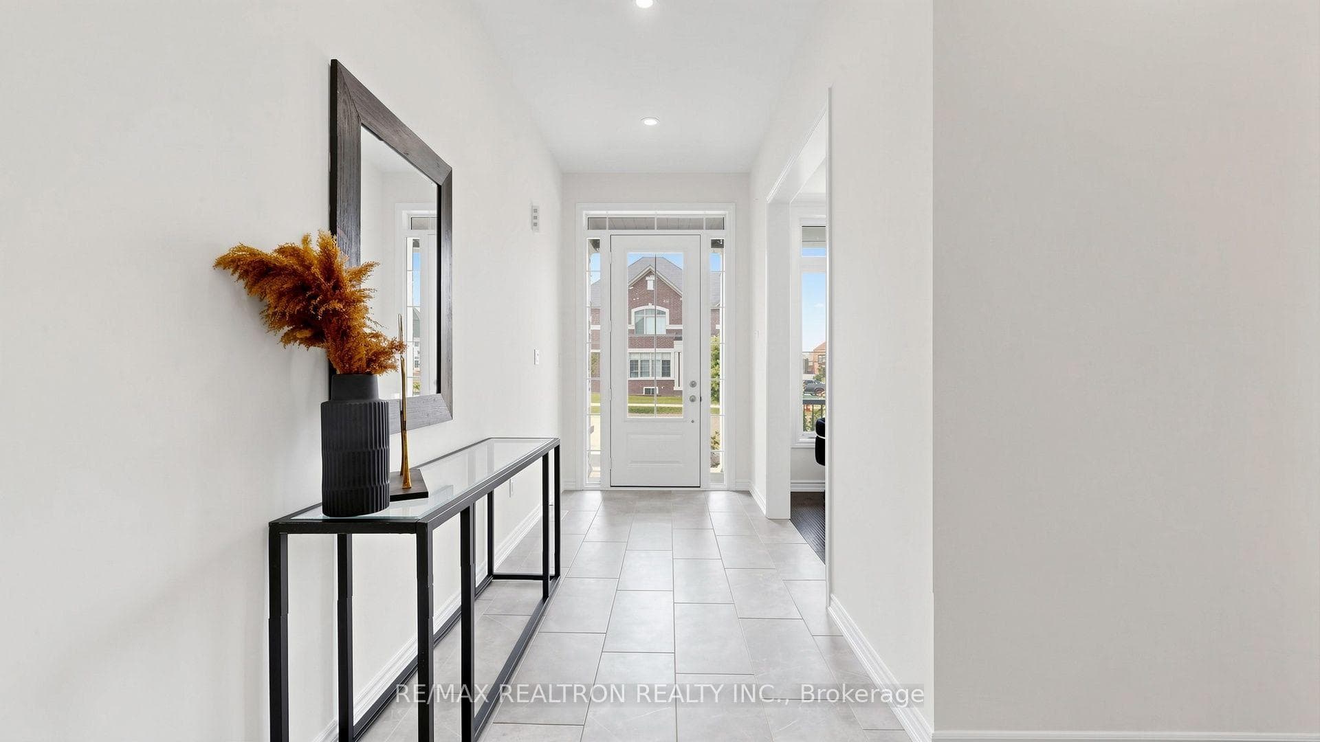 1037 Larter Street photo 5