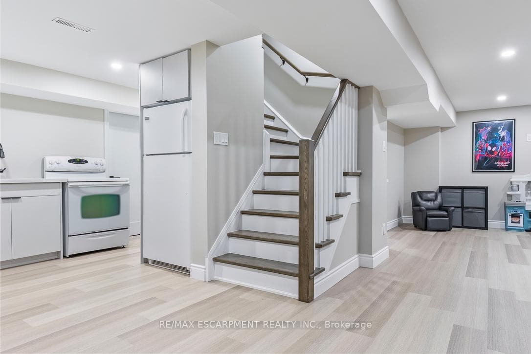 1 PARKWAY Place photo 33
