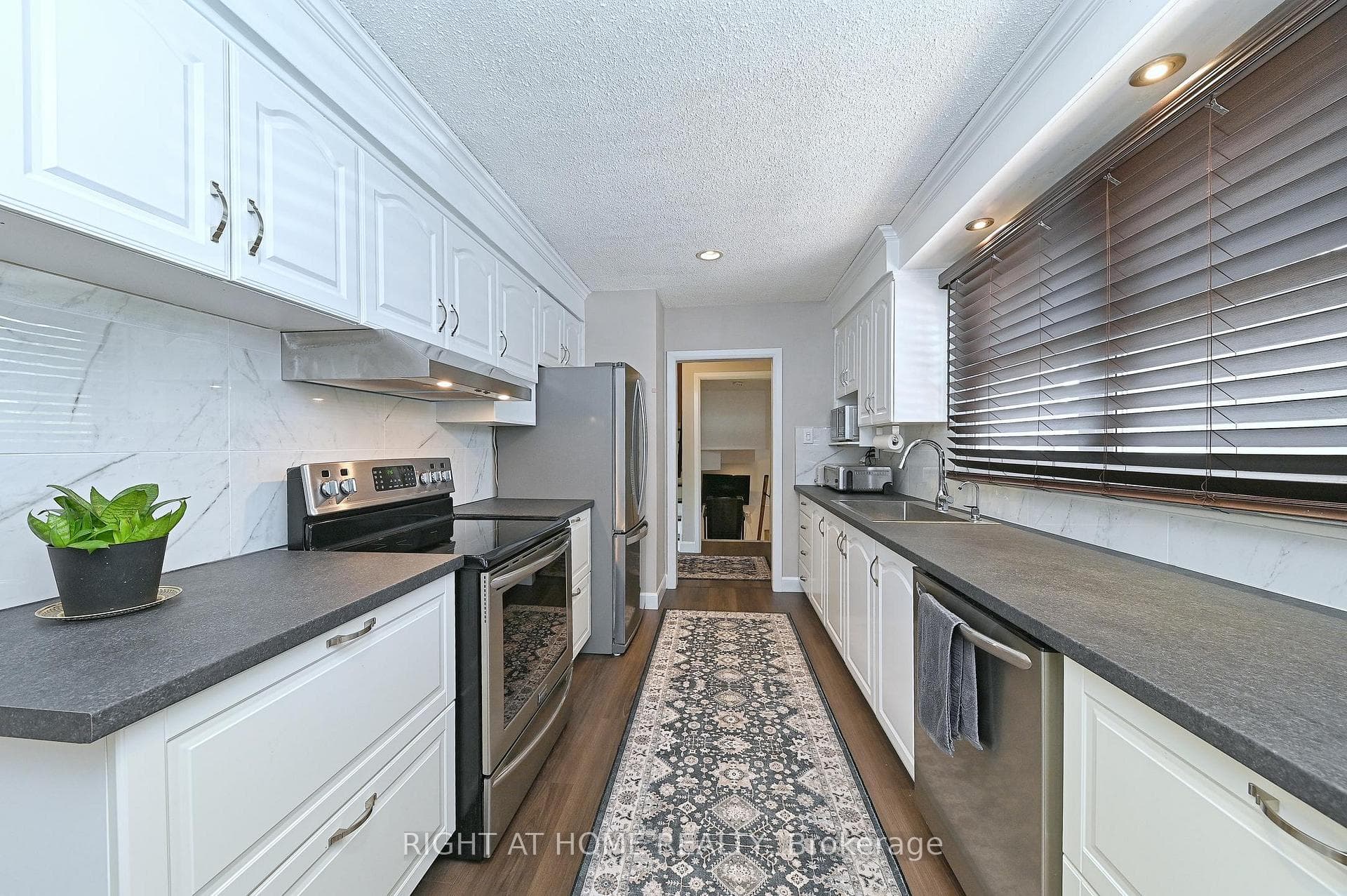 446 Geneva Street photo 22