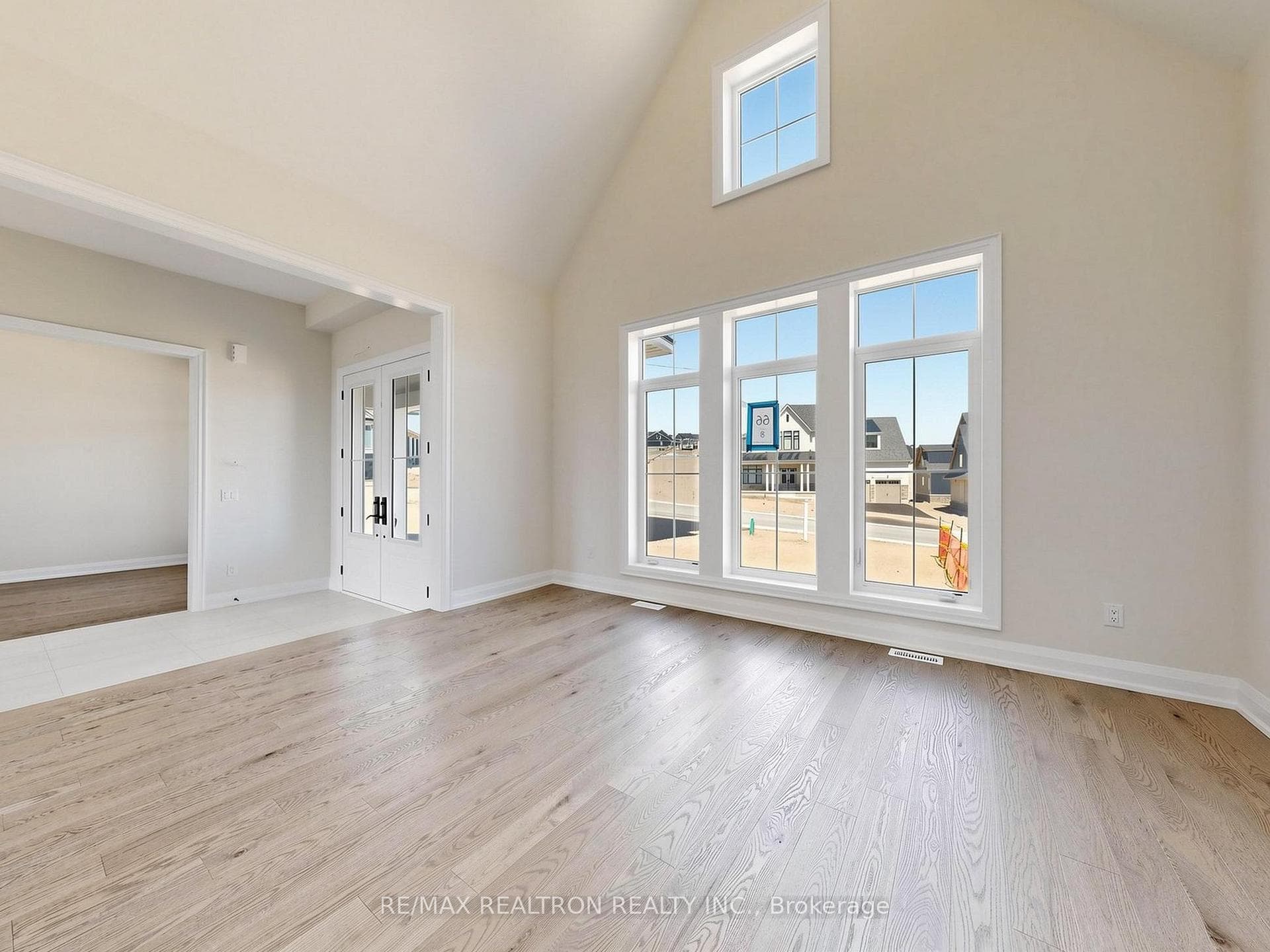 8 Radome Drive photo 5