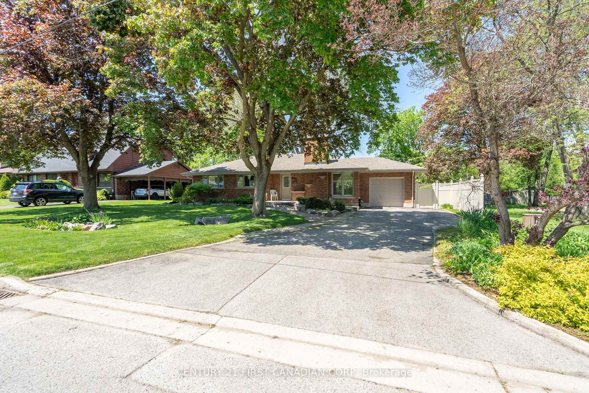 631 Oakridge Drive photo 4