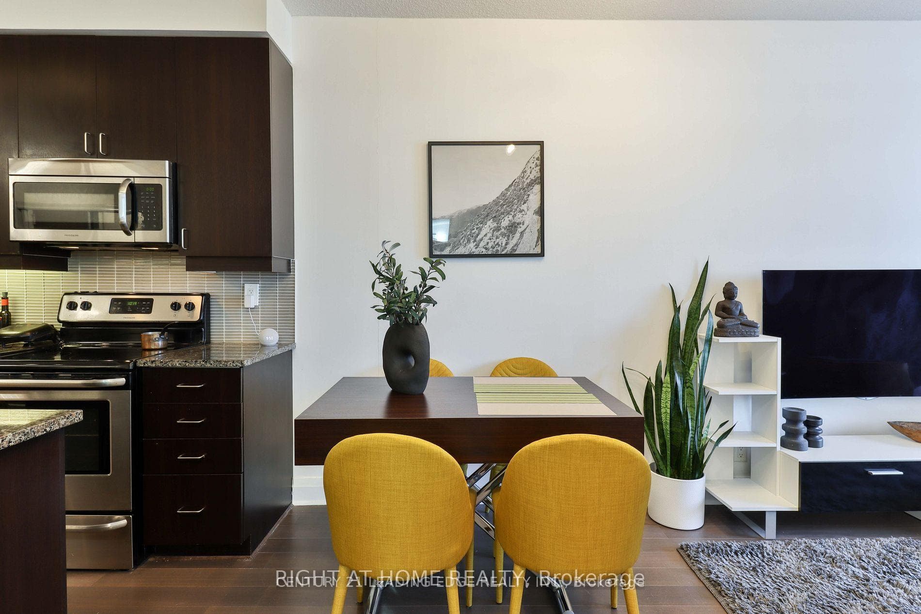1185 The Queensway (Furnished) Avenue Unit 702 photo 12