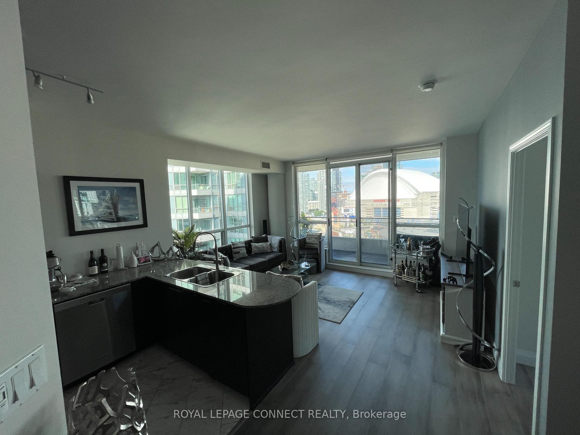 228 Queens Quay Unit 1811 photo 8