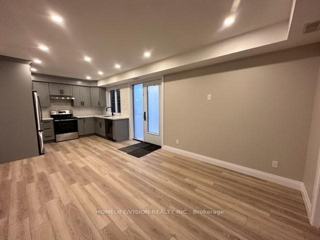 240 Chapel Street Unit 3 photo 2