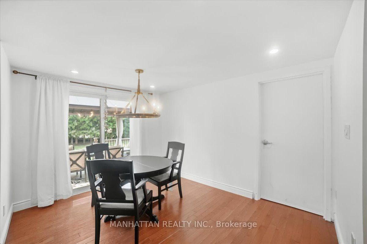 10 Victor Drive photo 8