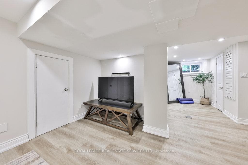 1436 Devon Road photo 22