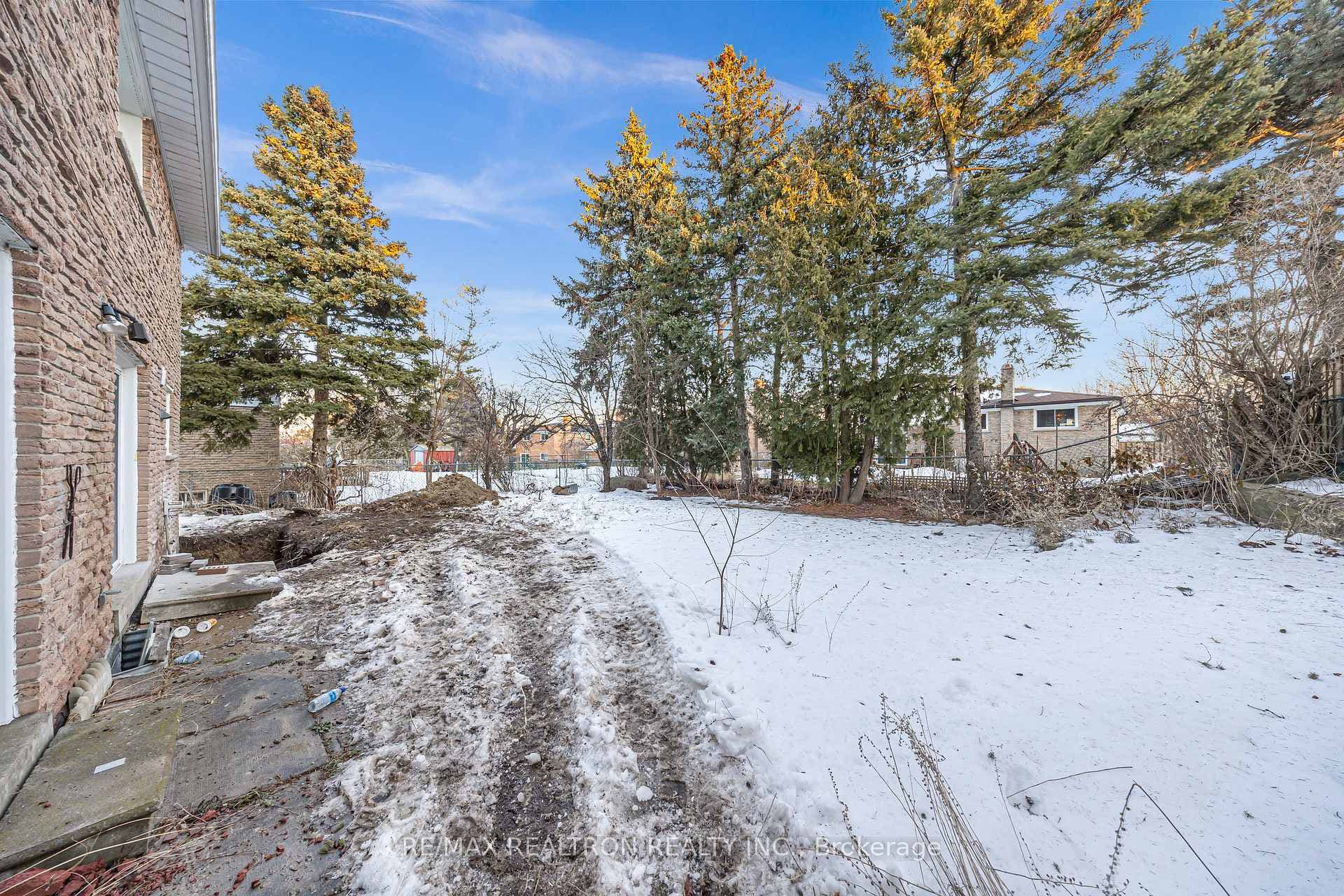 15 Pipers Green Avenue photo 18