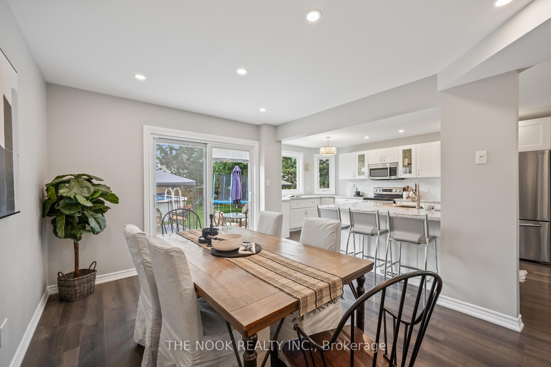 150 Sandringham Drive photo 15