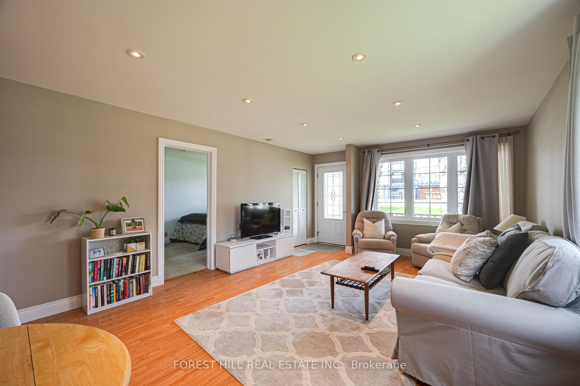 33 Joyce Boulevard photo 26