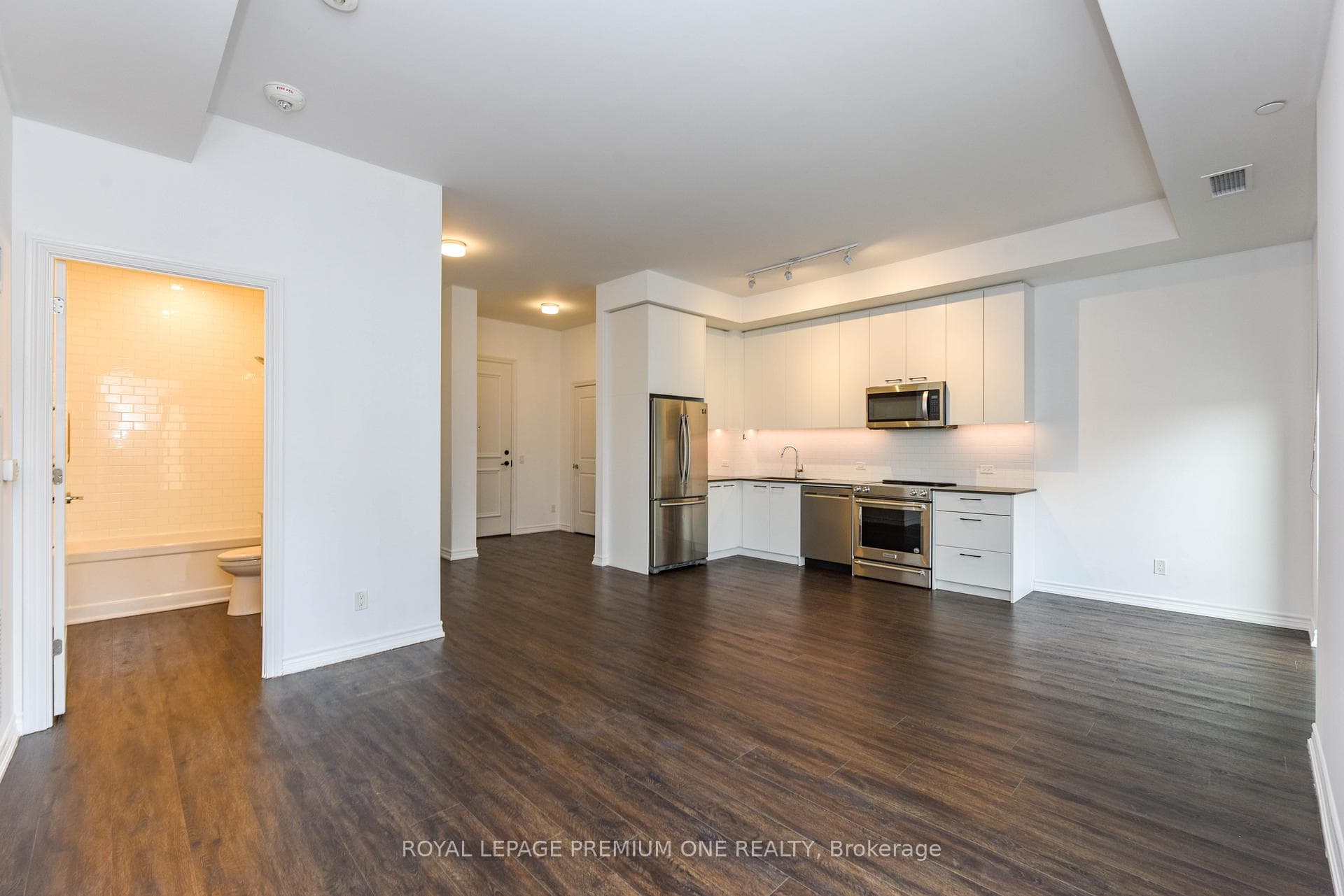 571 Prince Edward Drive Unit 512 photo 18