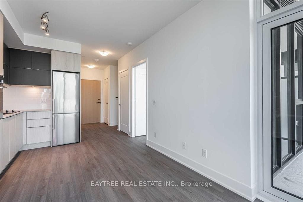 1 Belsize Drive Unit 422 photo 6