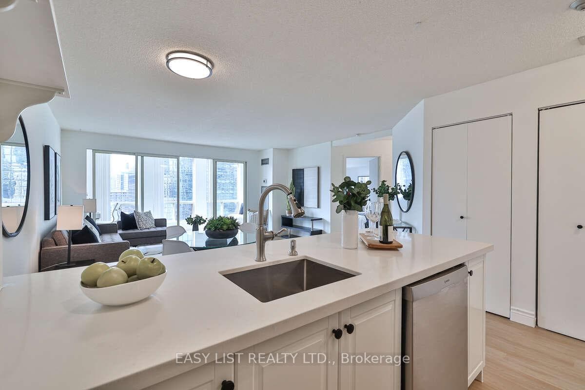 25 Grenville Street Unit 2404 photo 22
