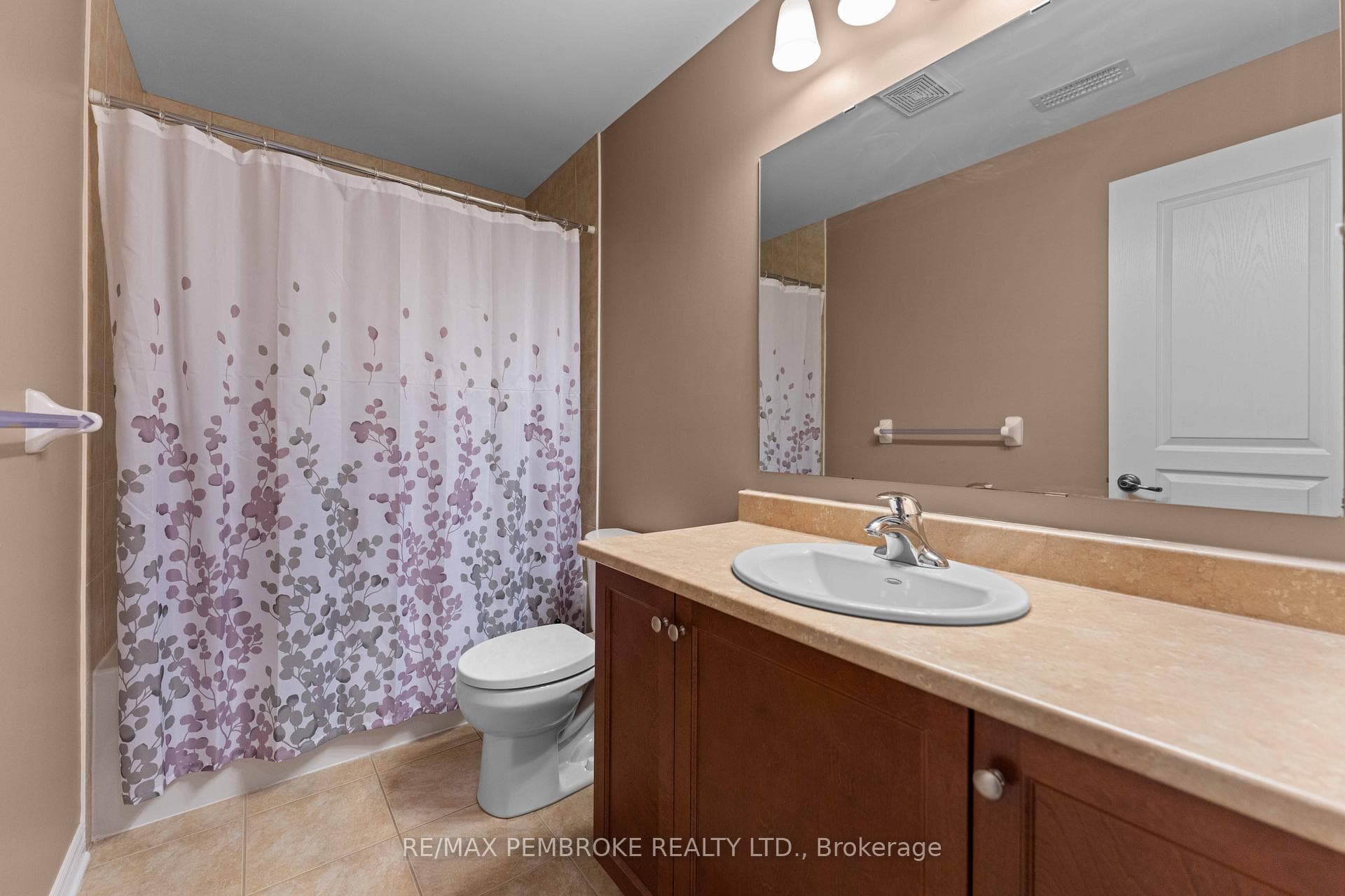 8 Bedard Boulevard photo 23