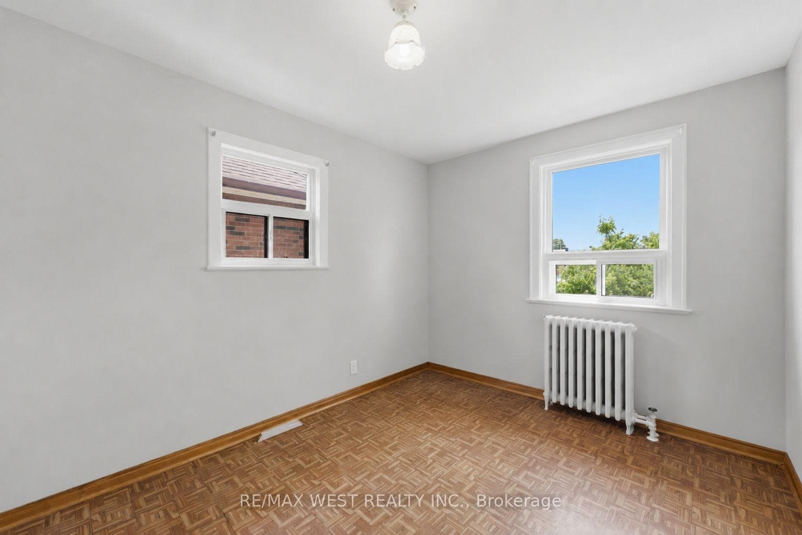 280 Westmount Avenue photo 30