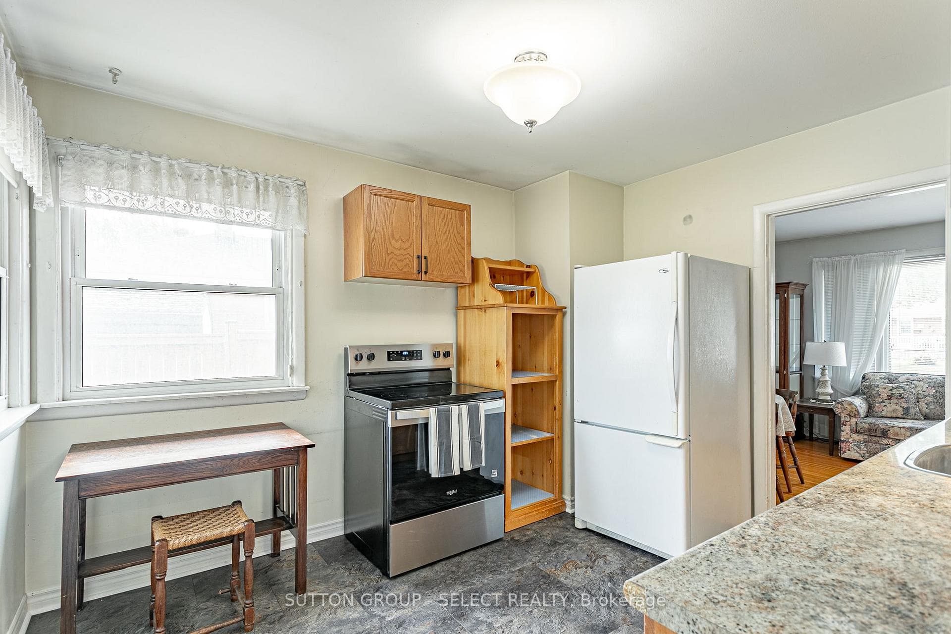 256 Tweedsmuir Avenue photo 8