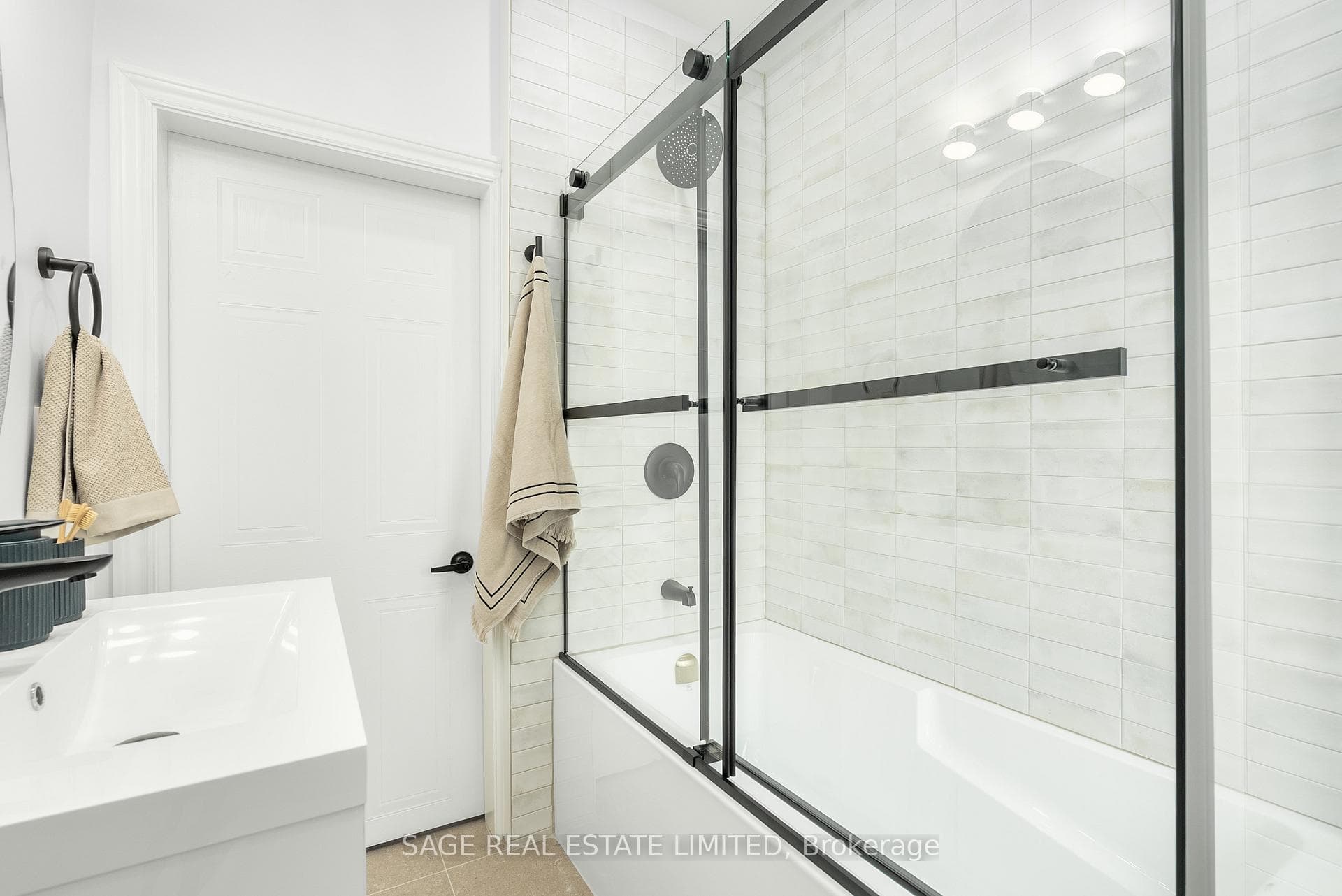 147 Boon Avenue photo 35