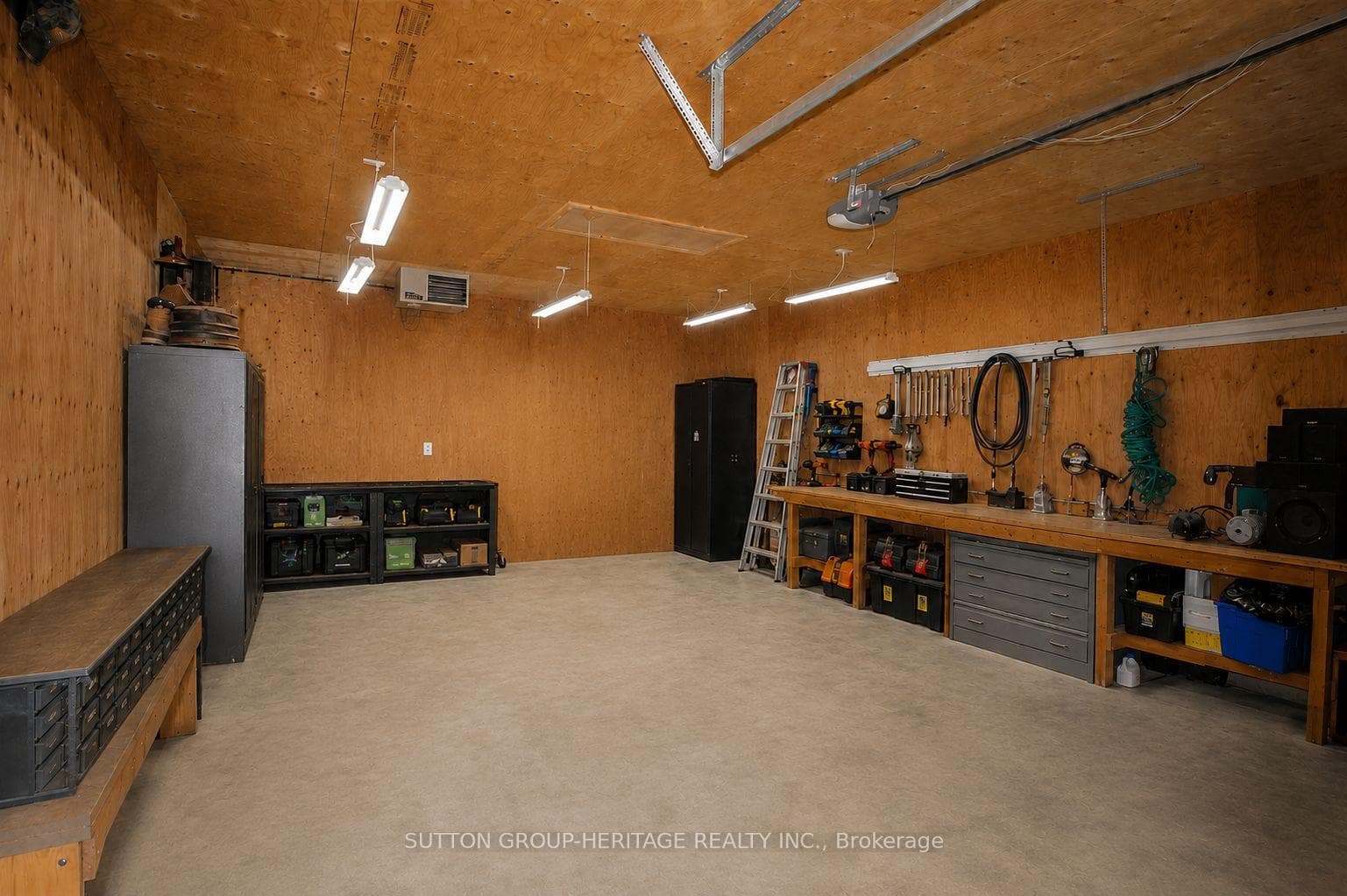 lots of space in this garage, hobby?