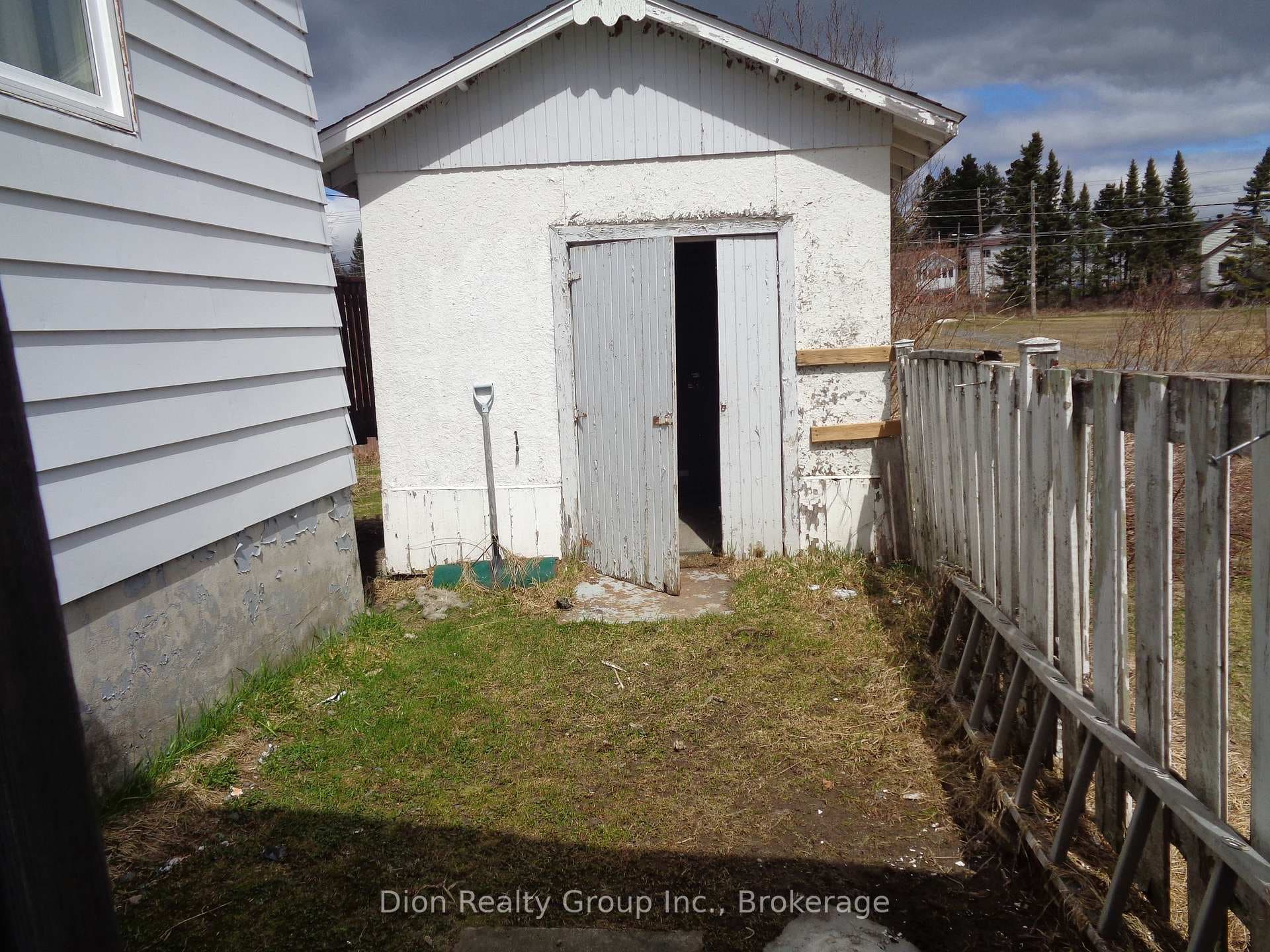 28 Premier Avenue photo 26