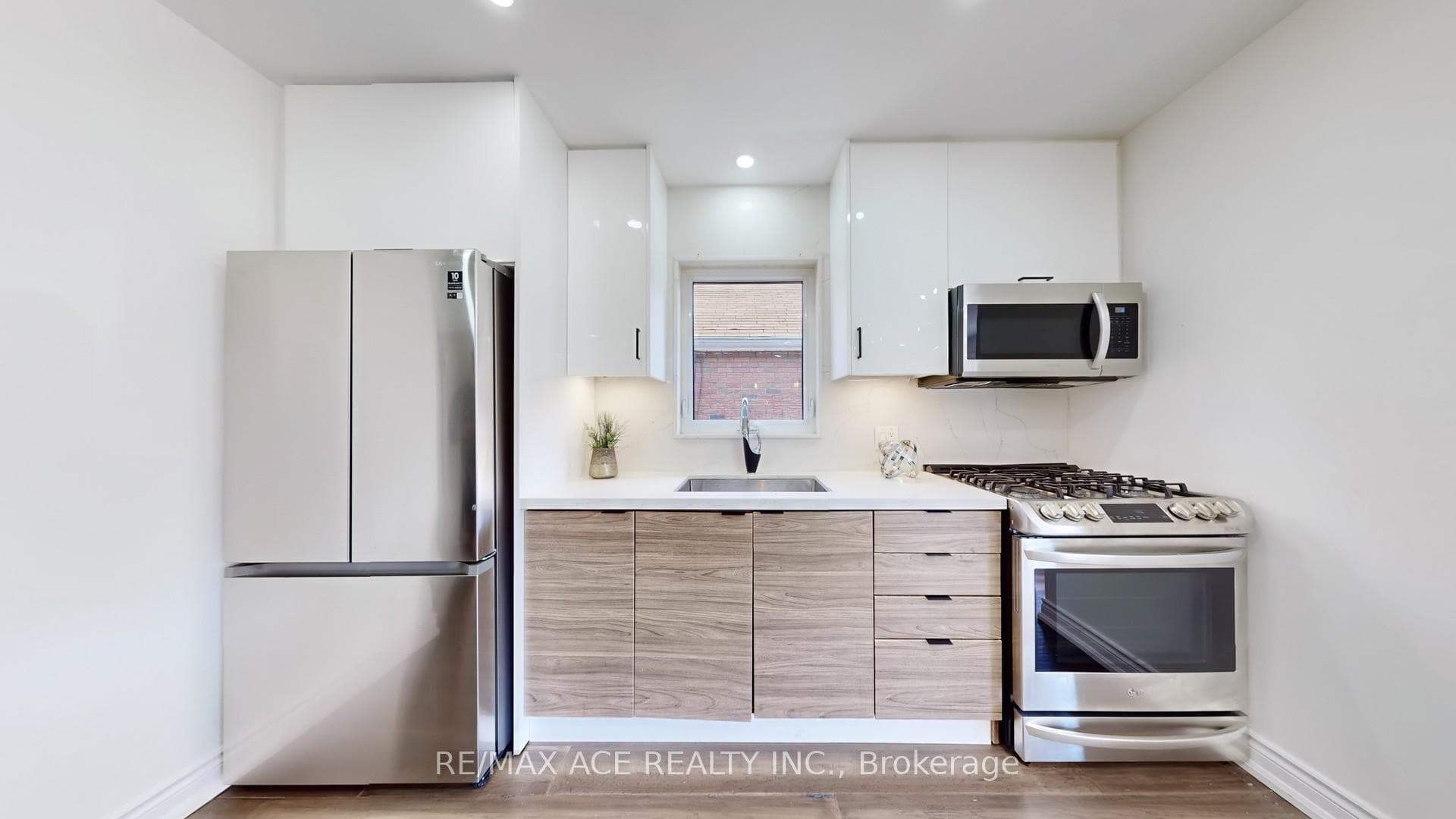 135 August Avenue photo 6