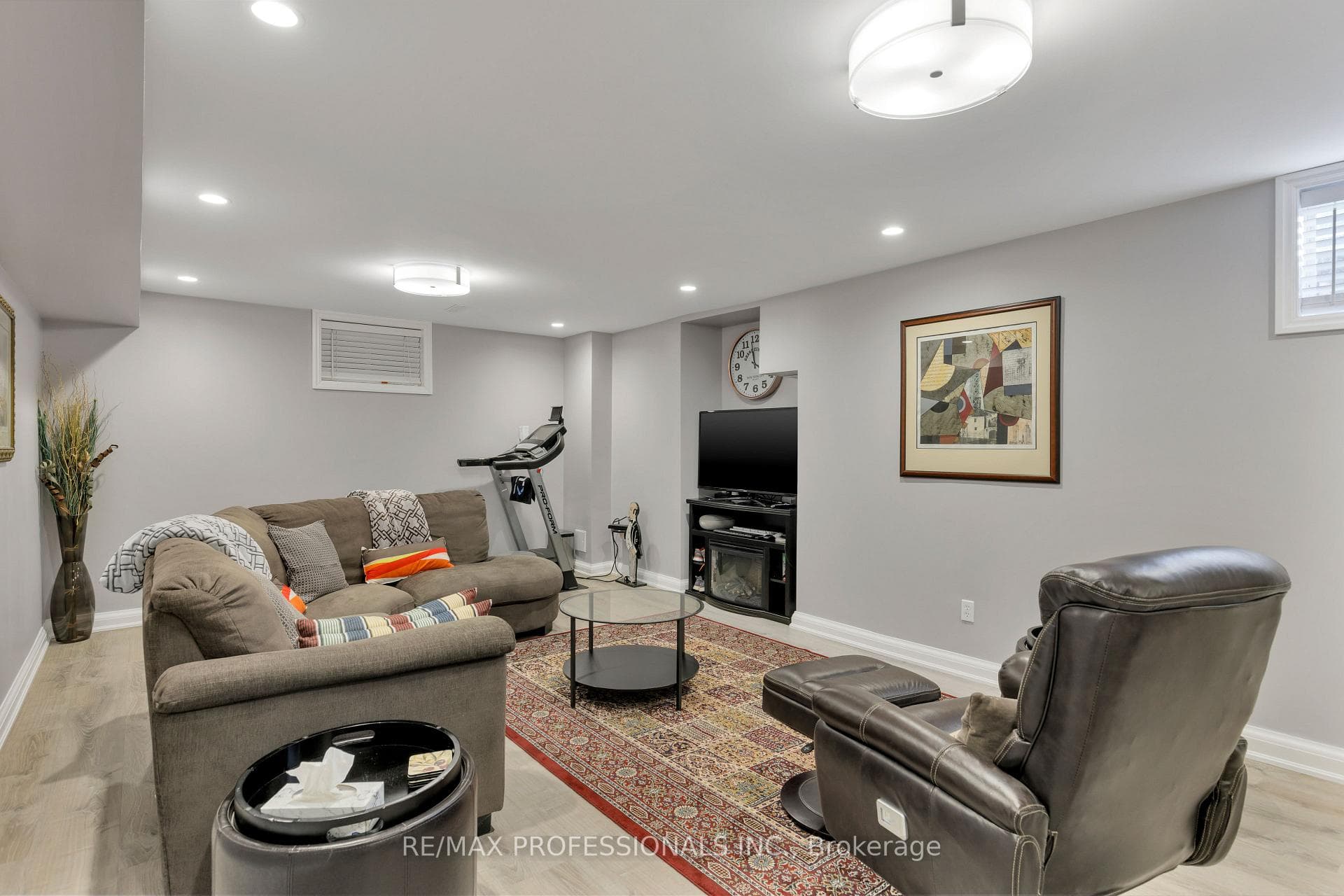 106 Rathburn Road photo 44