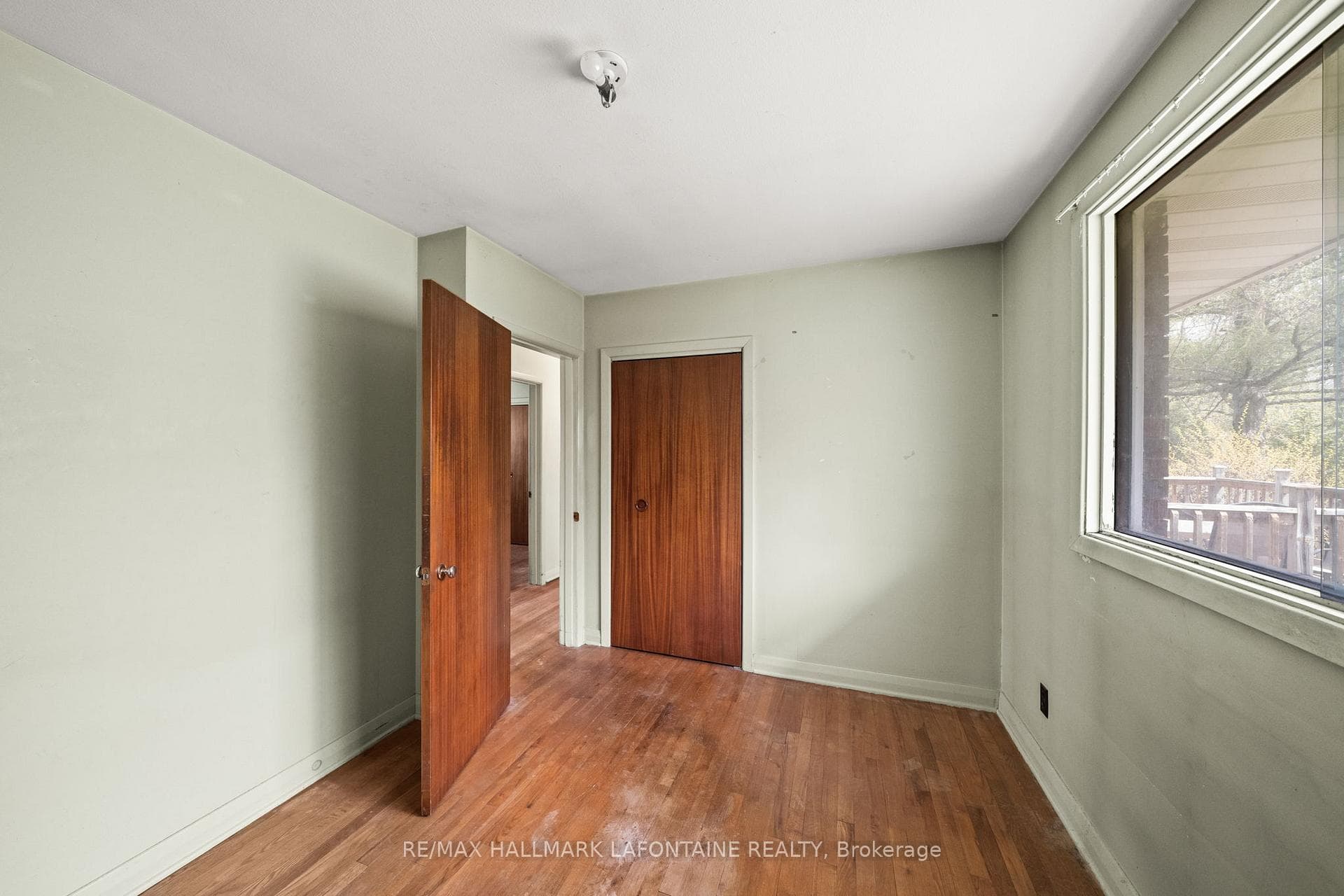 14 Kirkstall Avenue photo 22