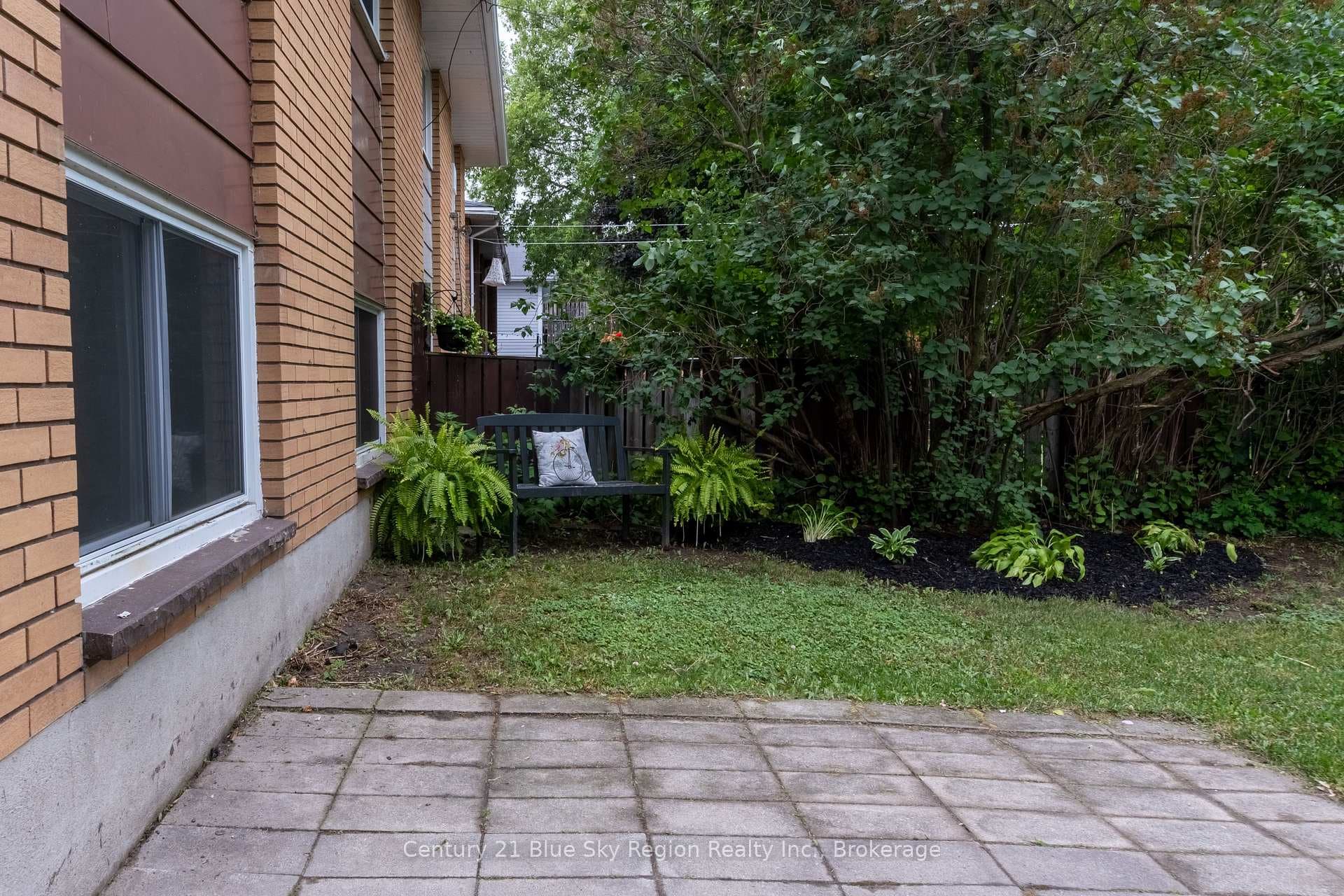 102 Lee Avenue photo 31