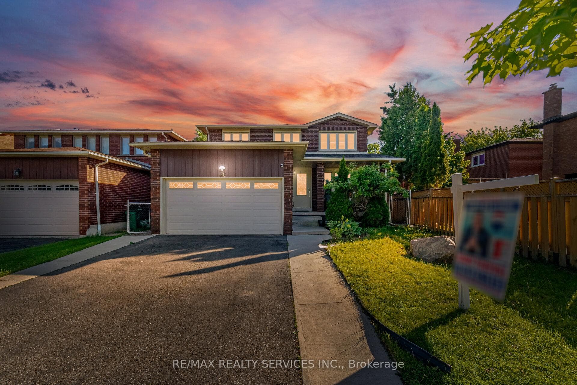 26 Sunforest Drive photo 2