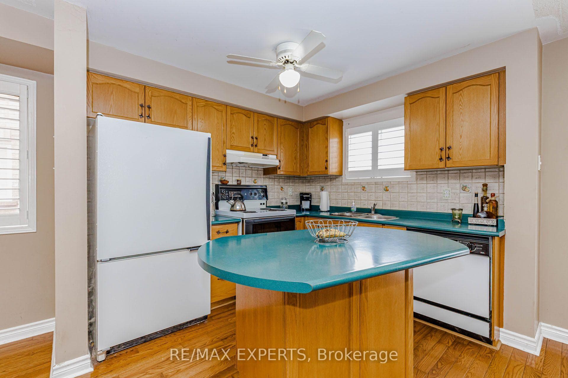 225 Kelso Crescent photo 11