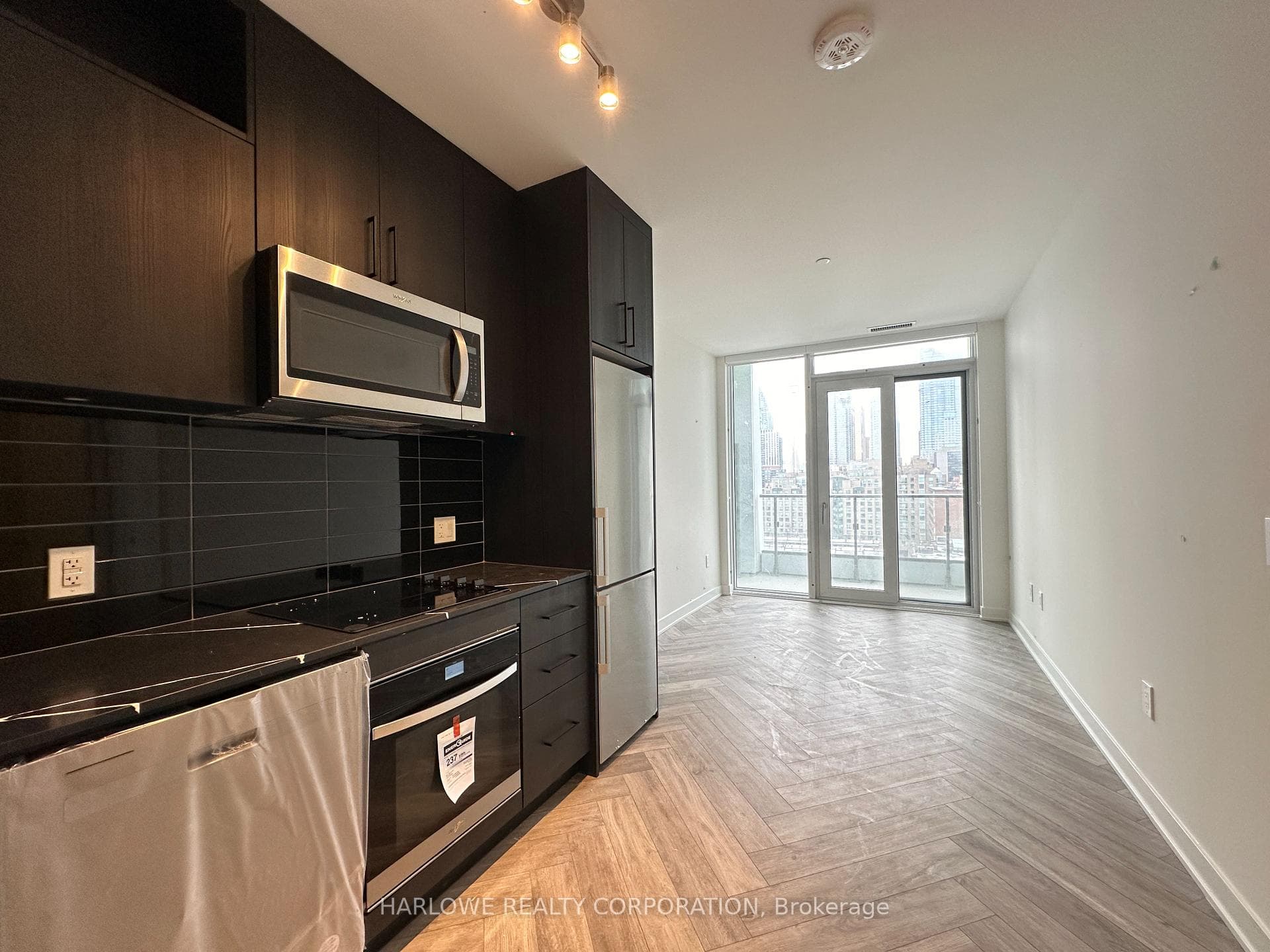 135 Lower Sherbourne Street Unit 1065 W photo 2