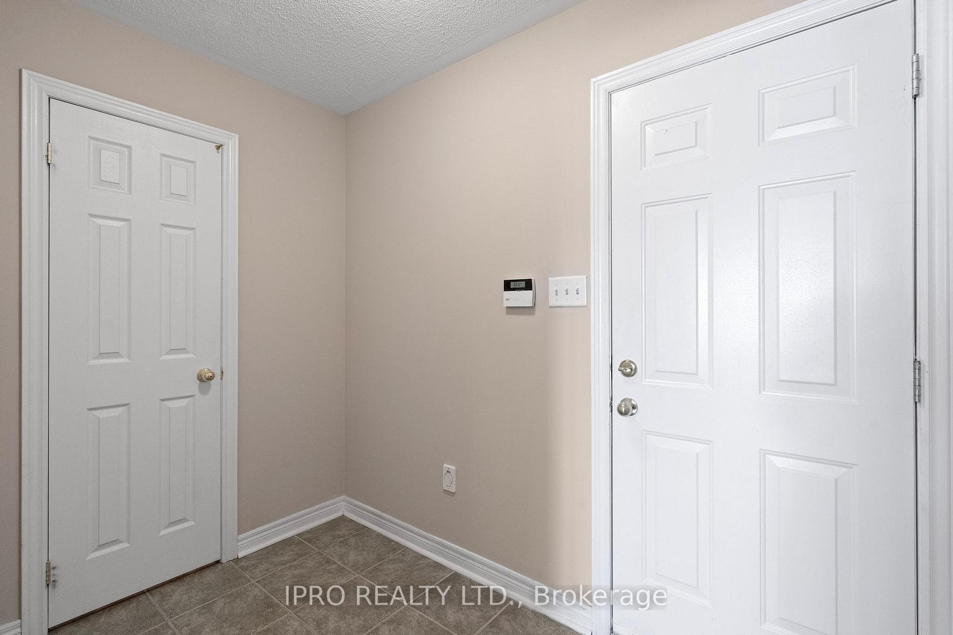 2564 Bur Oak Avenue photo 13