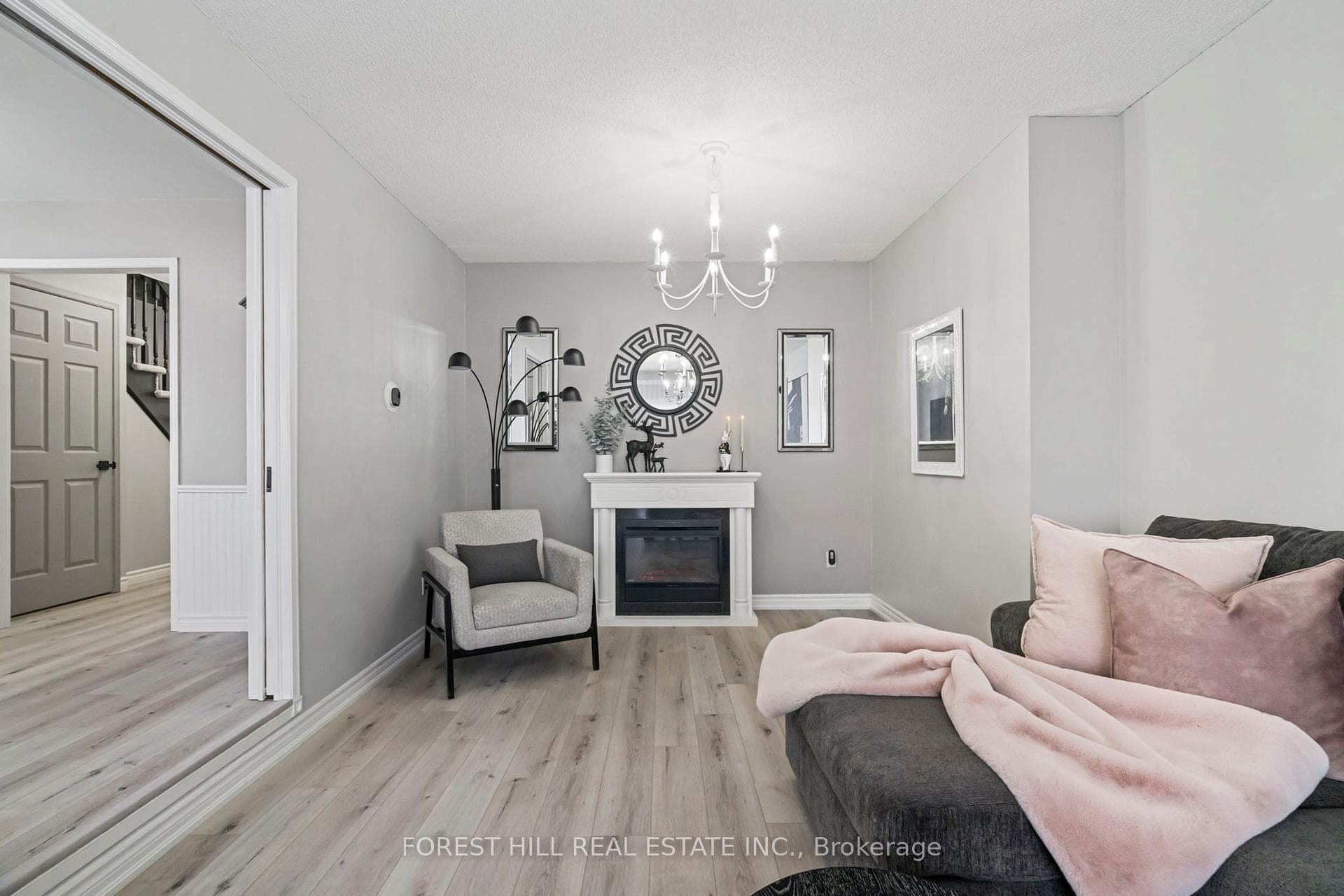 54 Downing Crescent photo 19