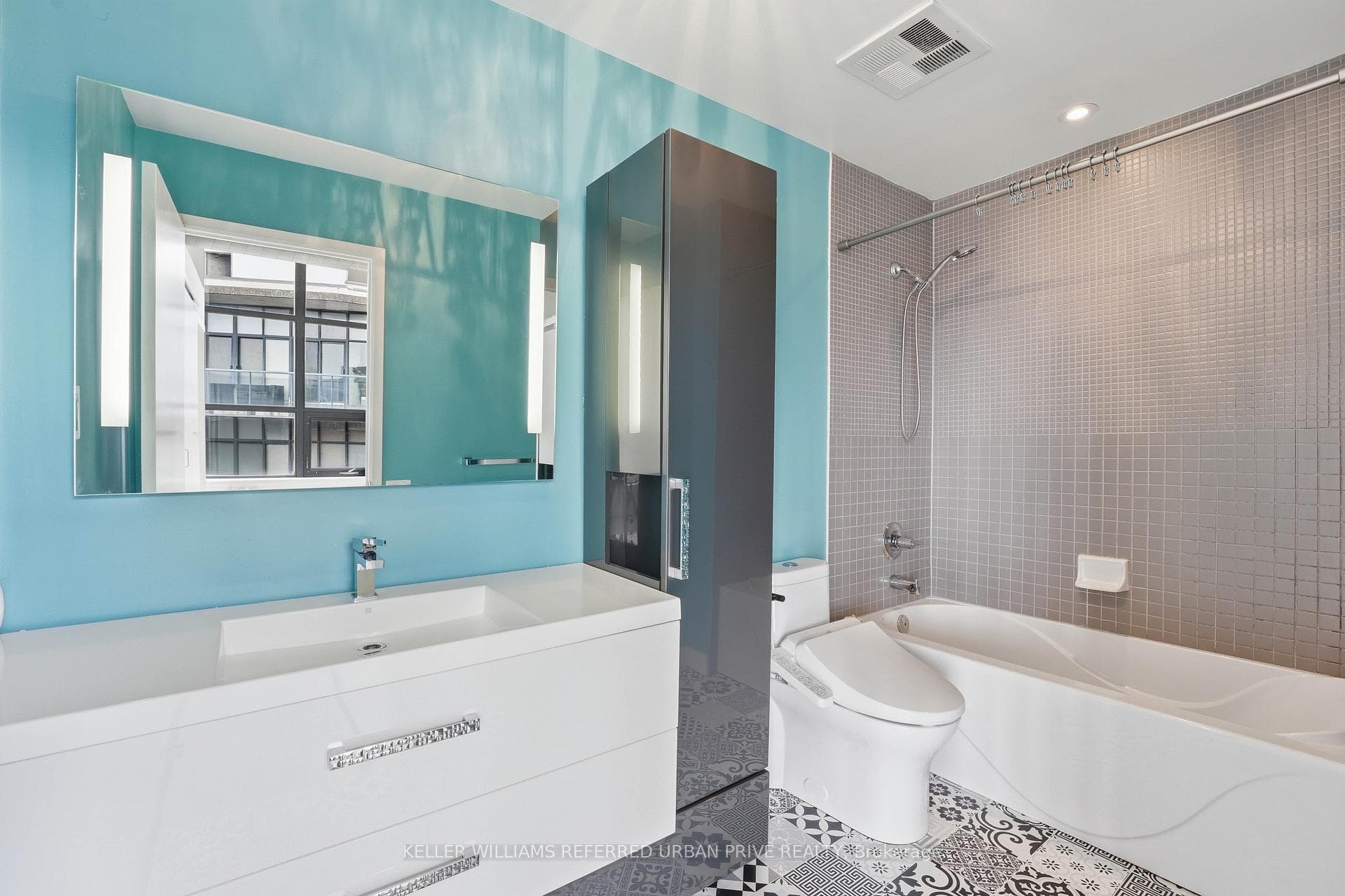 363 Sorauren Avenue Unit PH7 photo 9