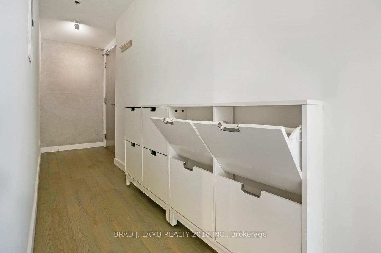 111 Bathurst Street Unit 1609 photo 24