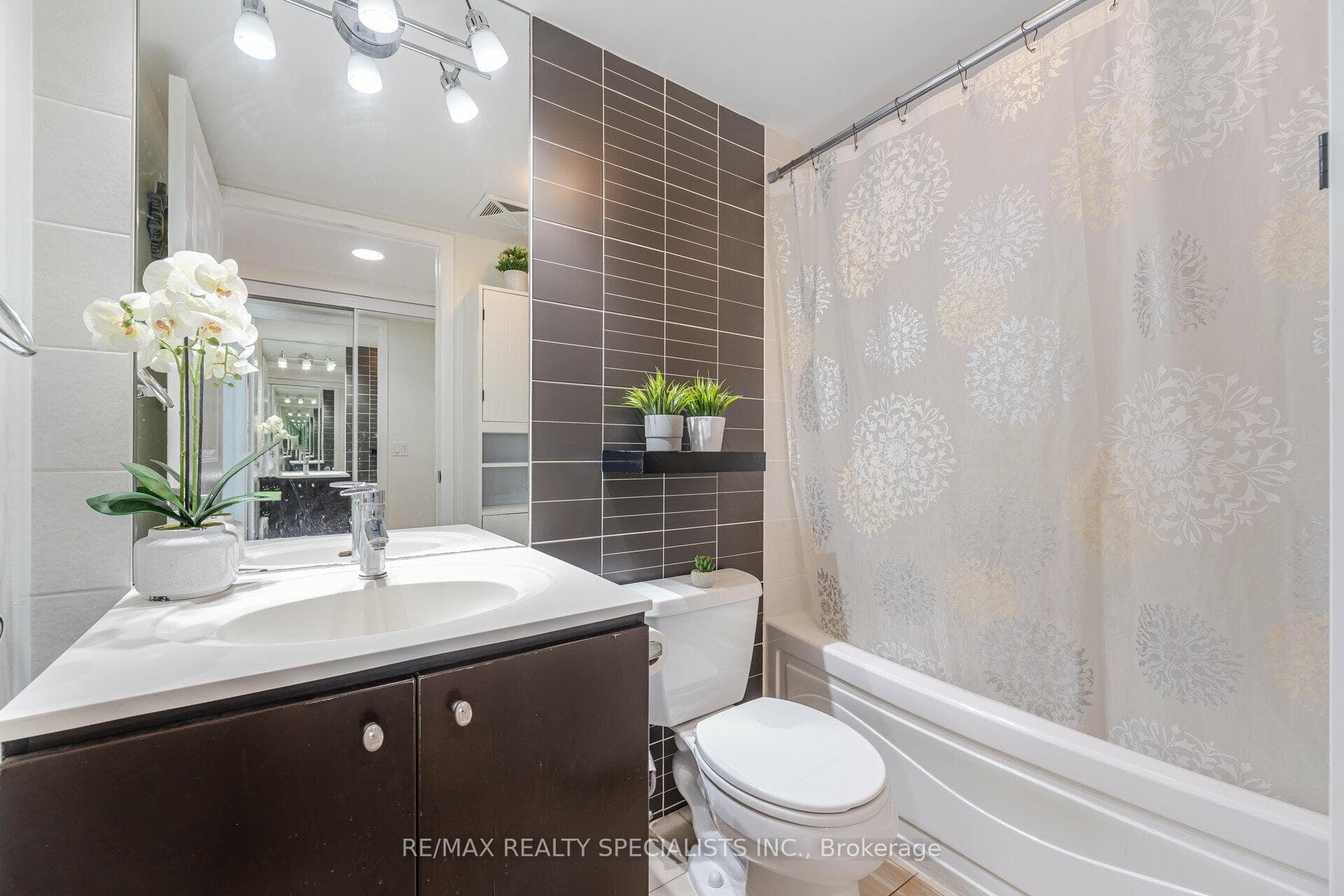 235 Sherway Gardens Road Unit 1609 photo 24