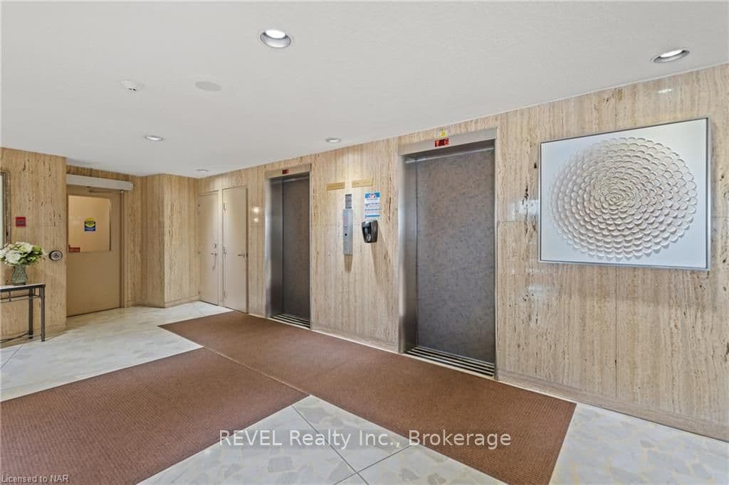 15 TOWERING HEIGHTS Boulevard Unit 807 photo 4