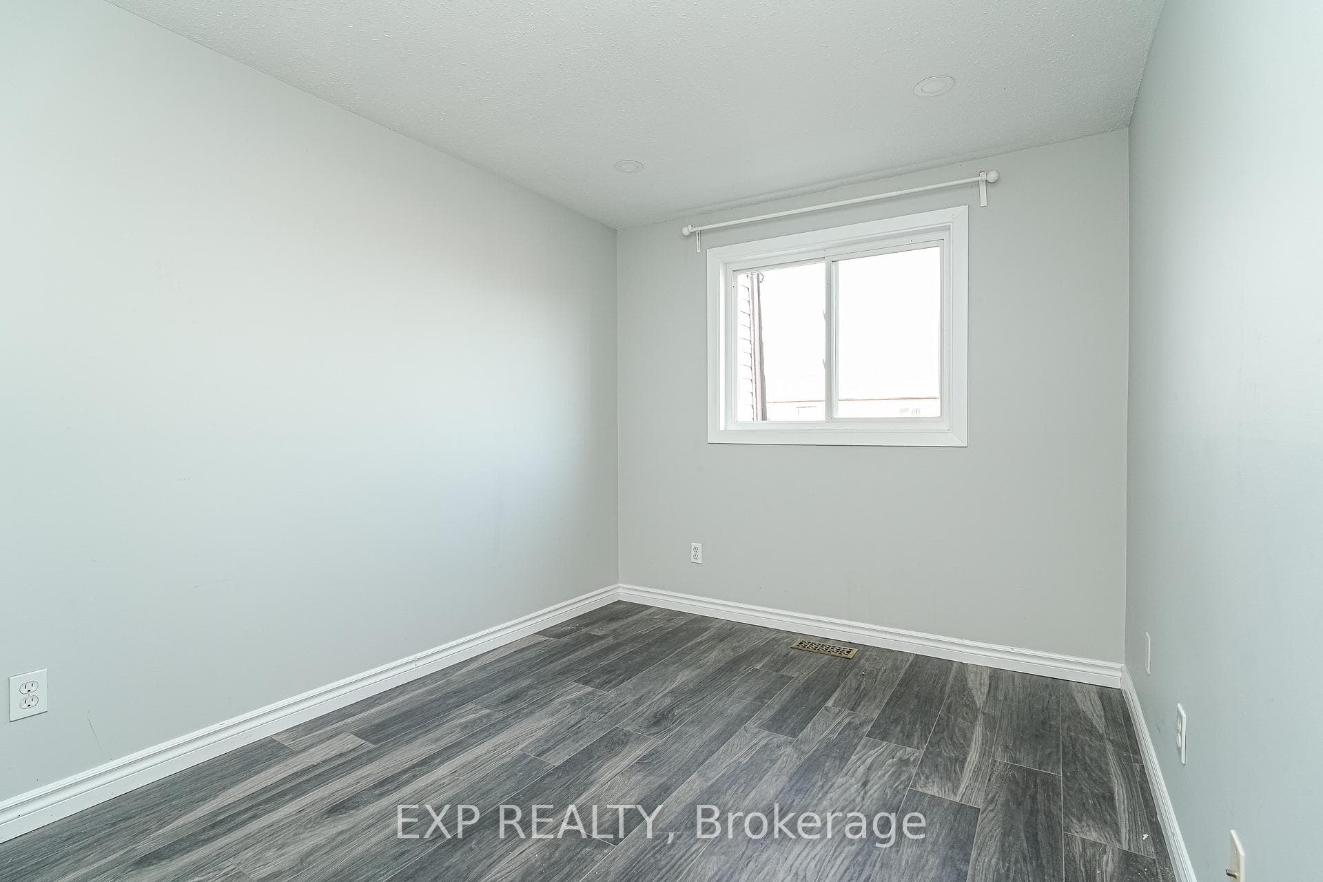 49 Forester Crescent Unit D photo 11