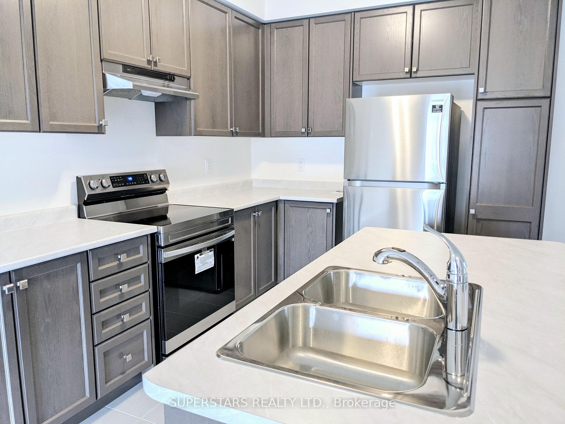 15 Delano Way photo 7