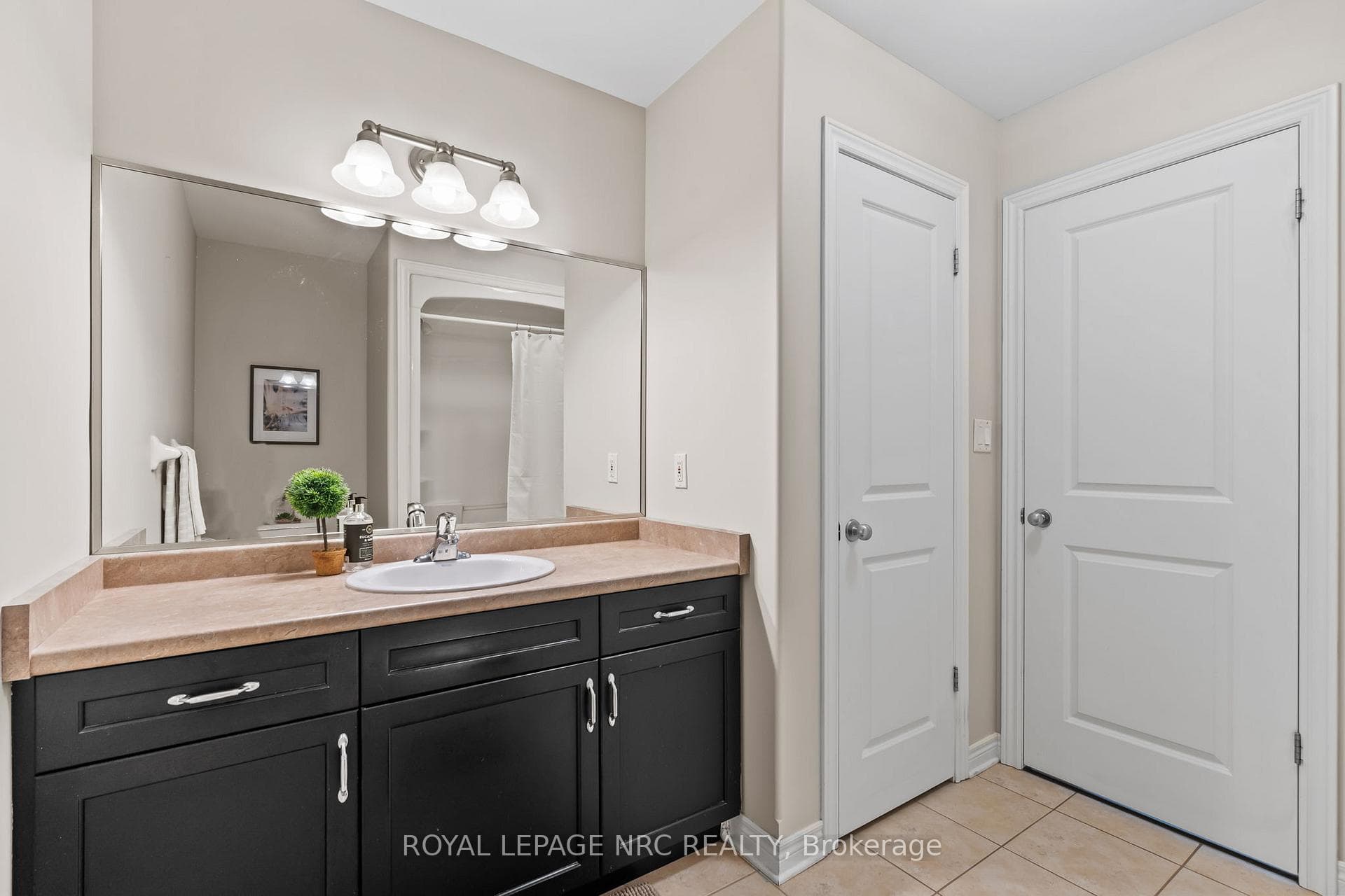 8710 Milomir Street photo 19