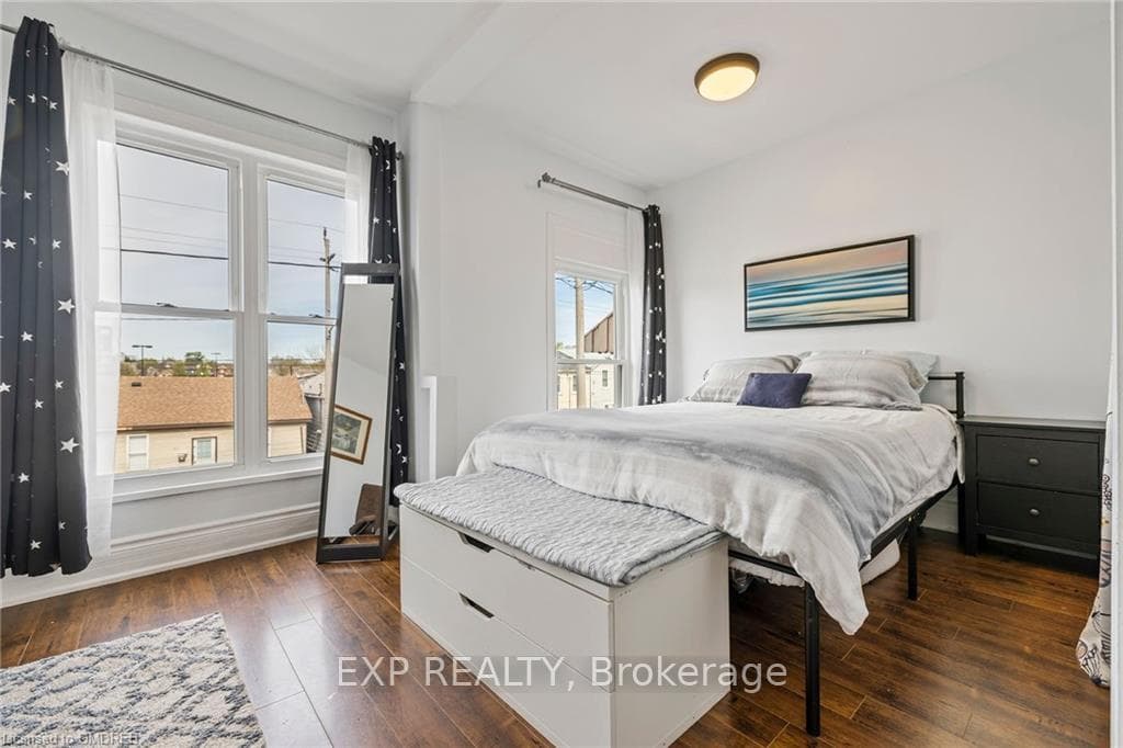 236 WELLINGTON Street photo 33