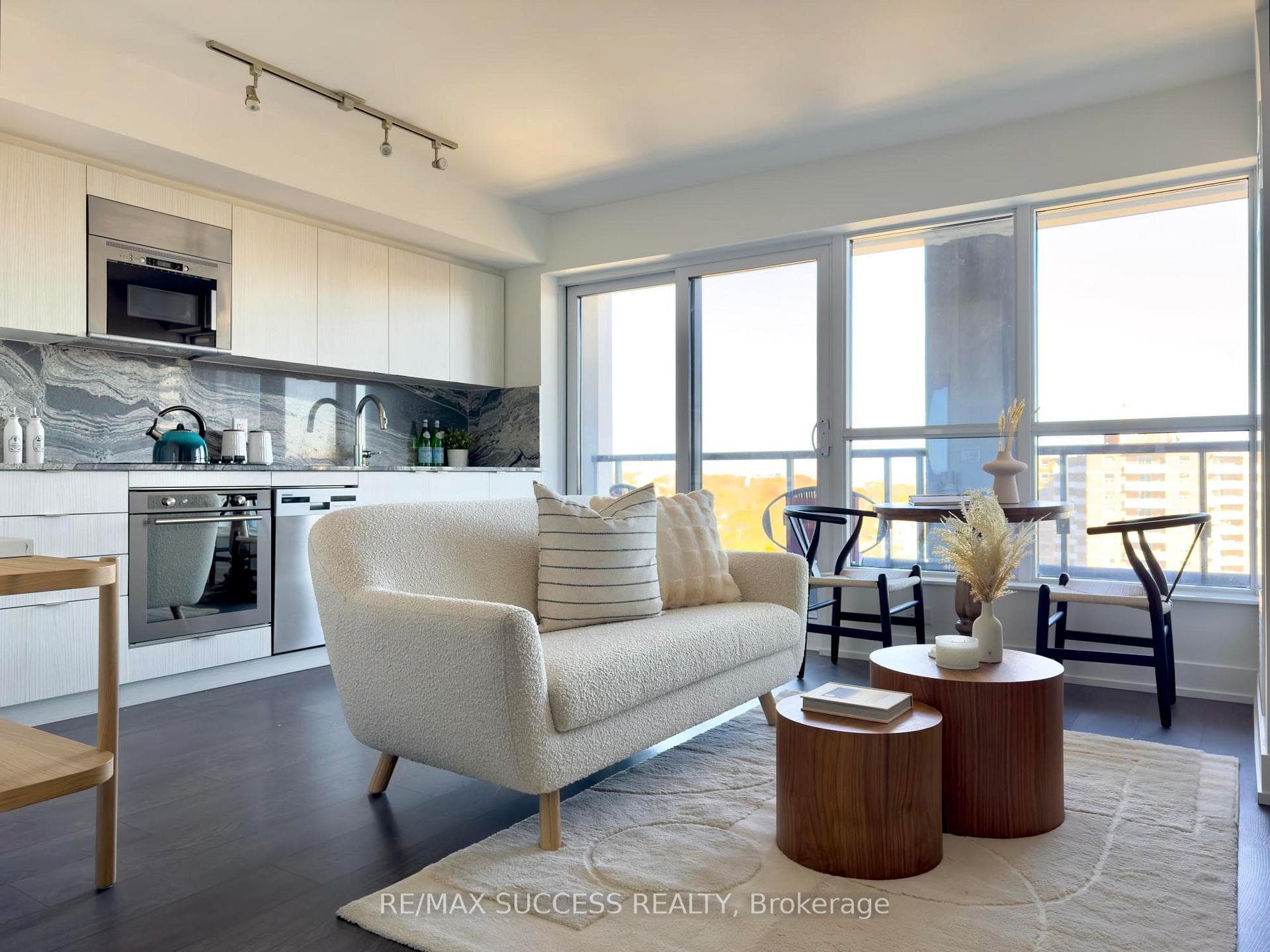 5 Mabelle Avenue Unit 1127 photo 6