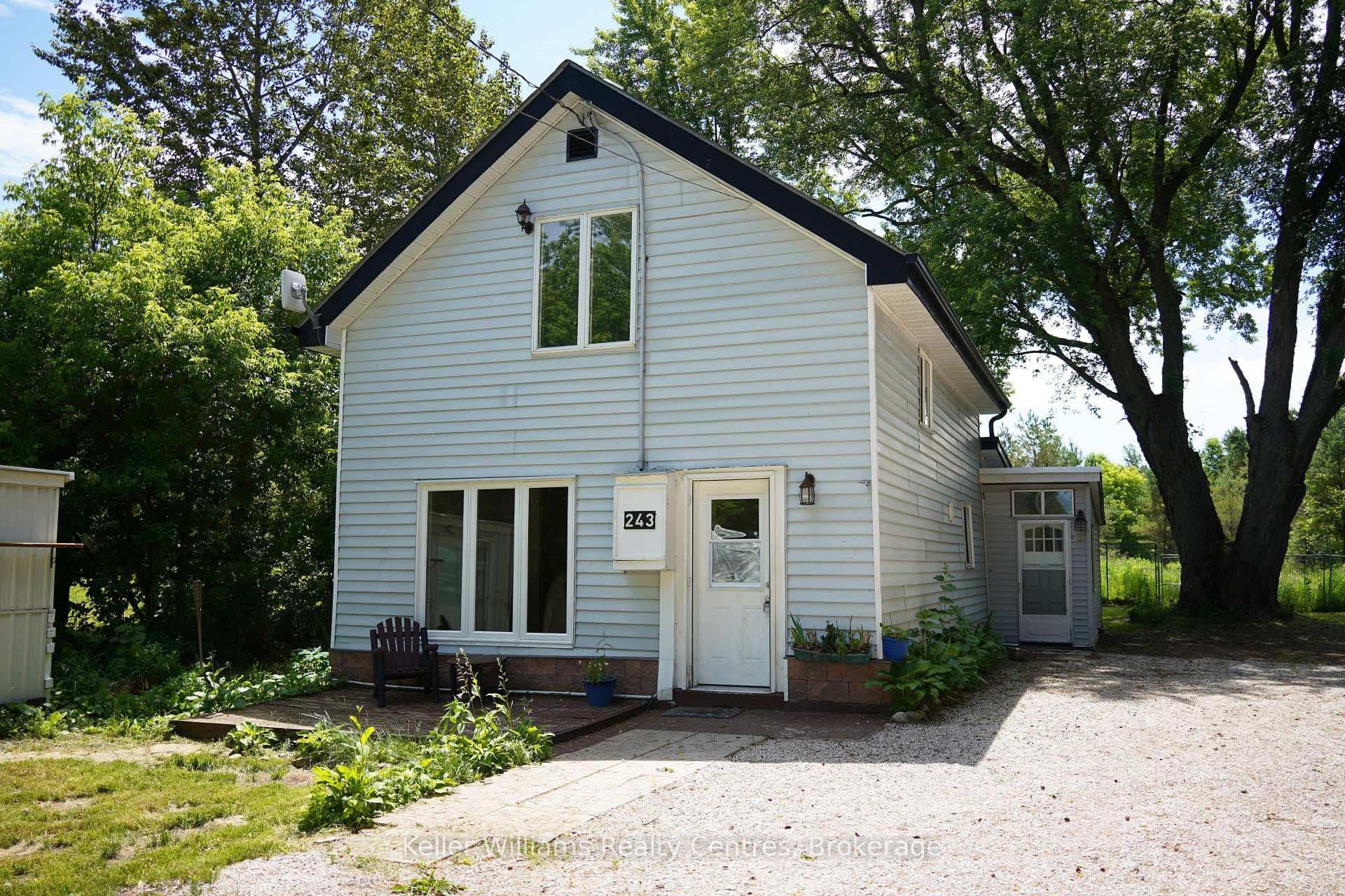 243 Queen Street photo 1