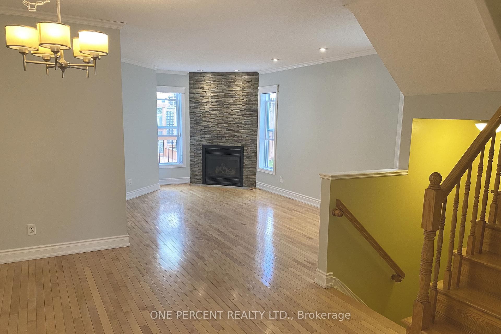 311 Southcrest Private photo 7