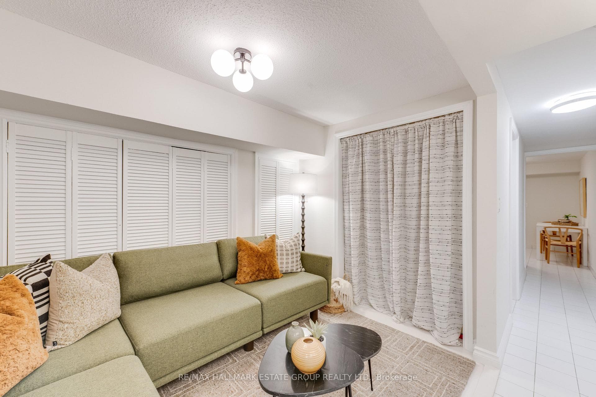4 Adrian Avenue photo 38